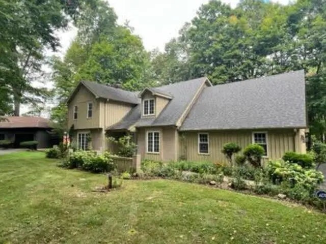1958 W Twin Oaks Court, Crawfordsville