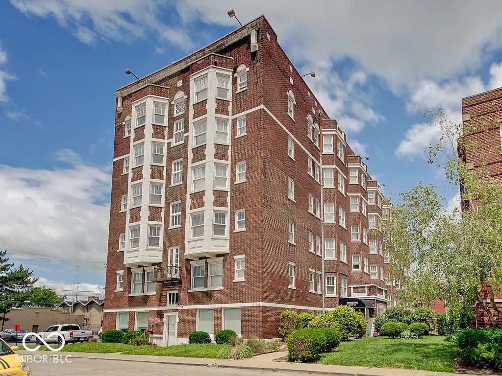 230 E 9th Street Apt 108, Indianapolis