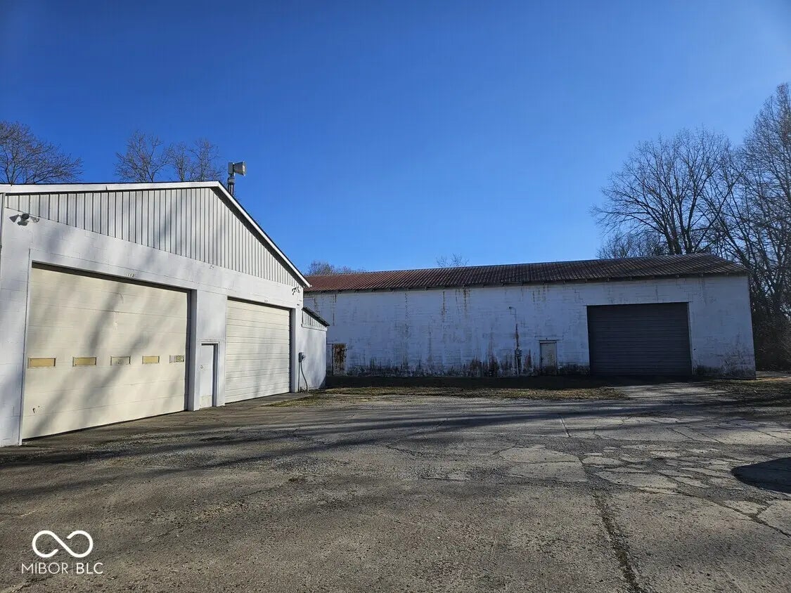 4467 W County Line Road, Greenwood