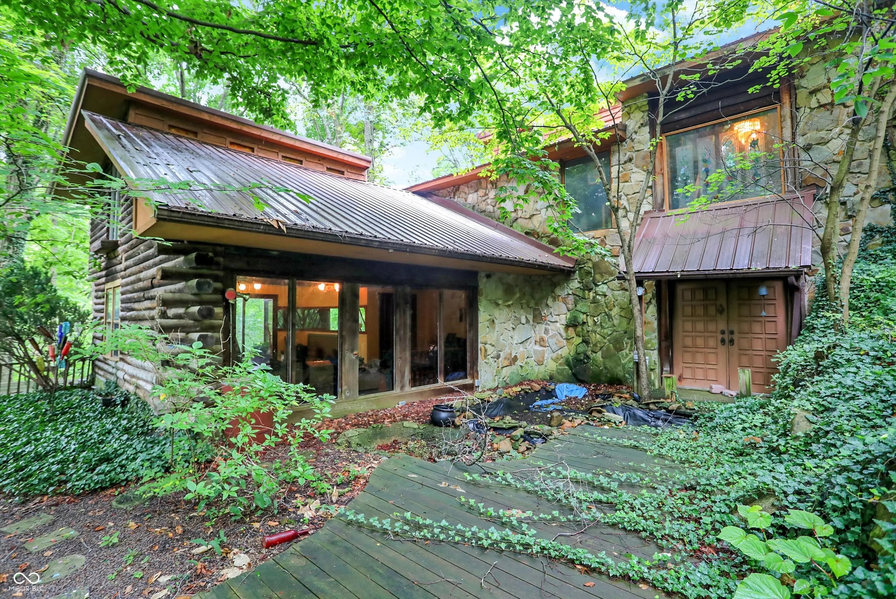 9307 E Dill Road, Morgantown
