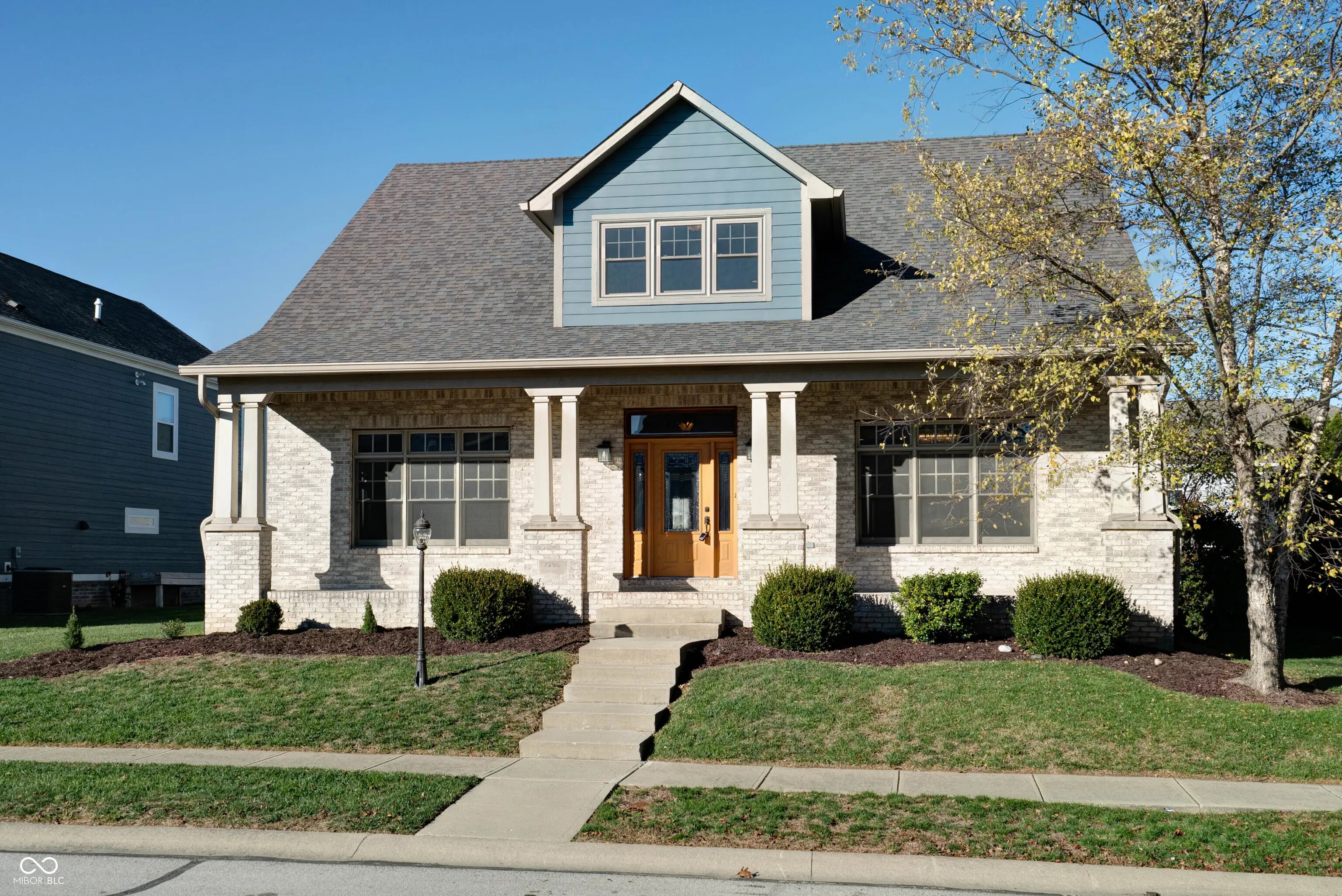7290 Lockford Walk N, Avon