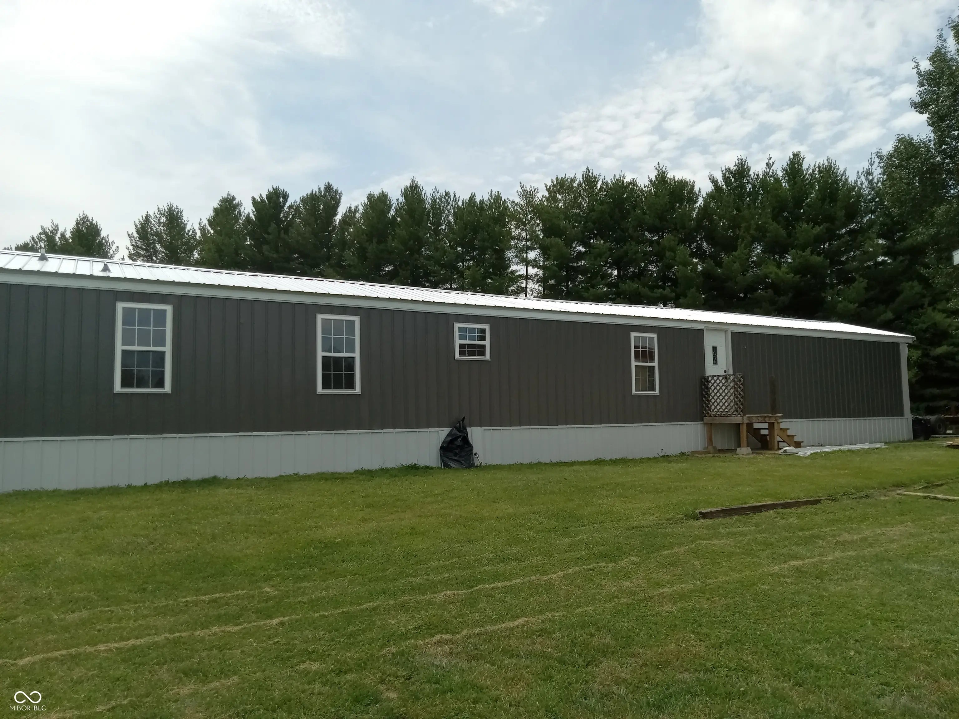 Photo of 102 Gaslight Drive Versailles, IN 47042