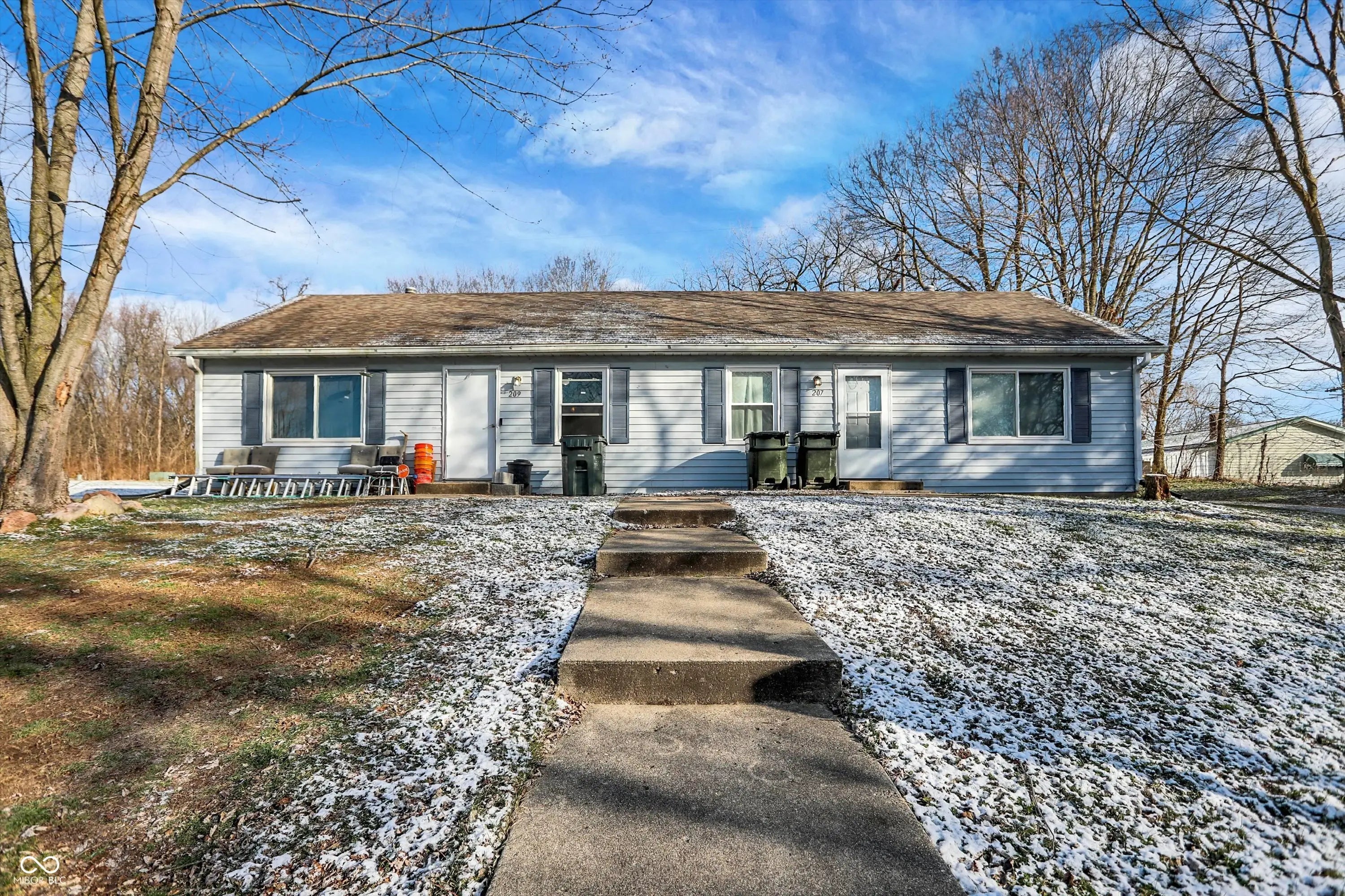 Photo of 209 207 Winters Way Carthage, IN 46115