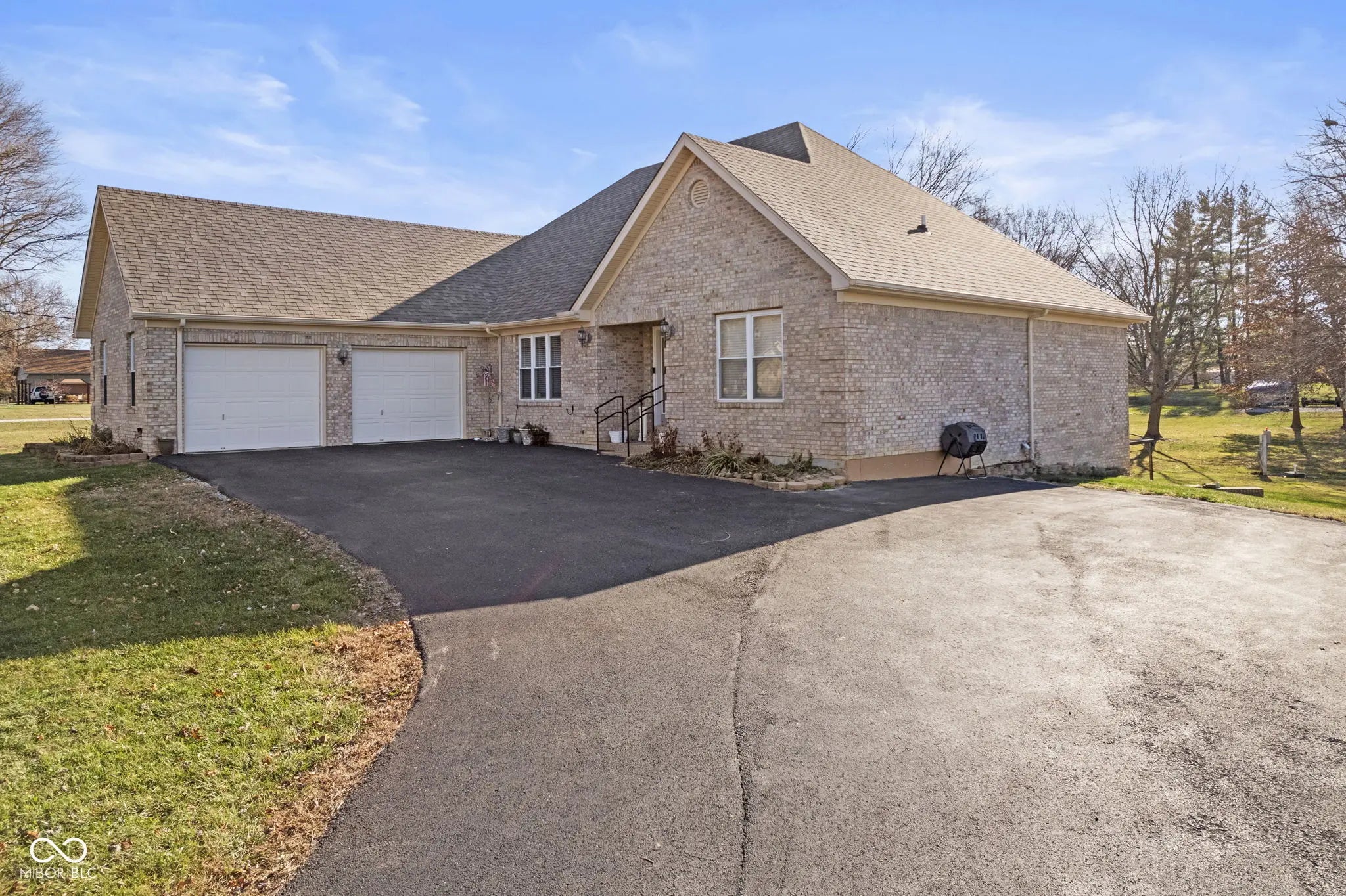 2395 W Robin Road, Scottsburg