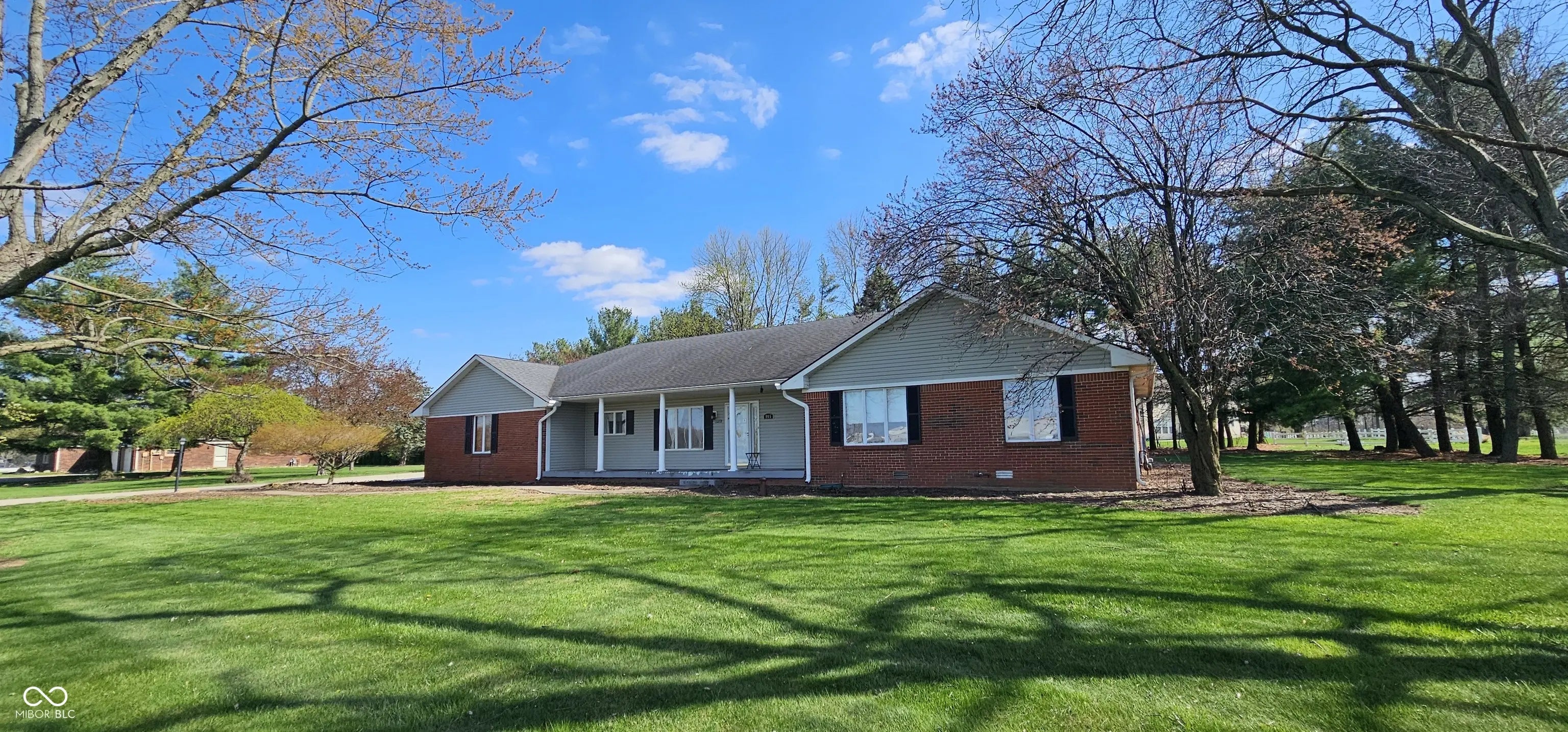 965 W New Road, Greenfield