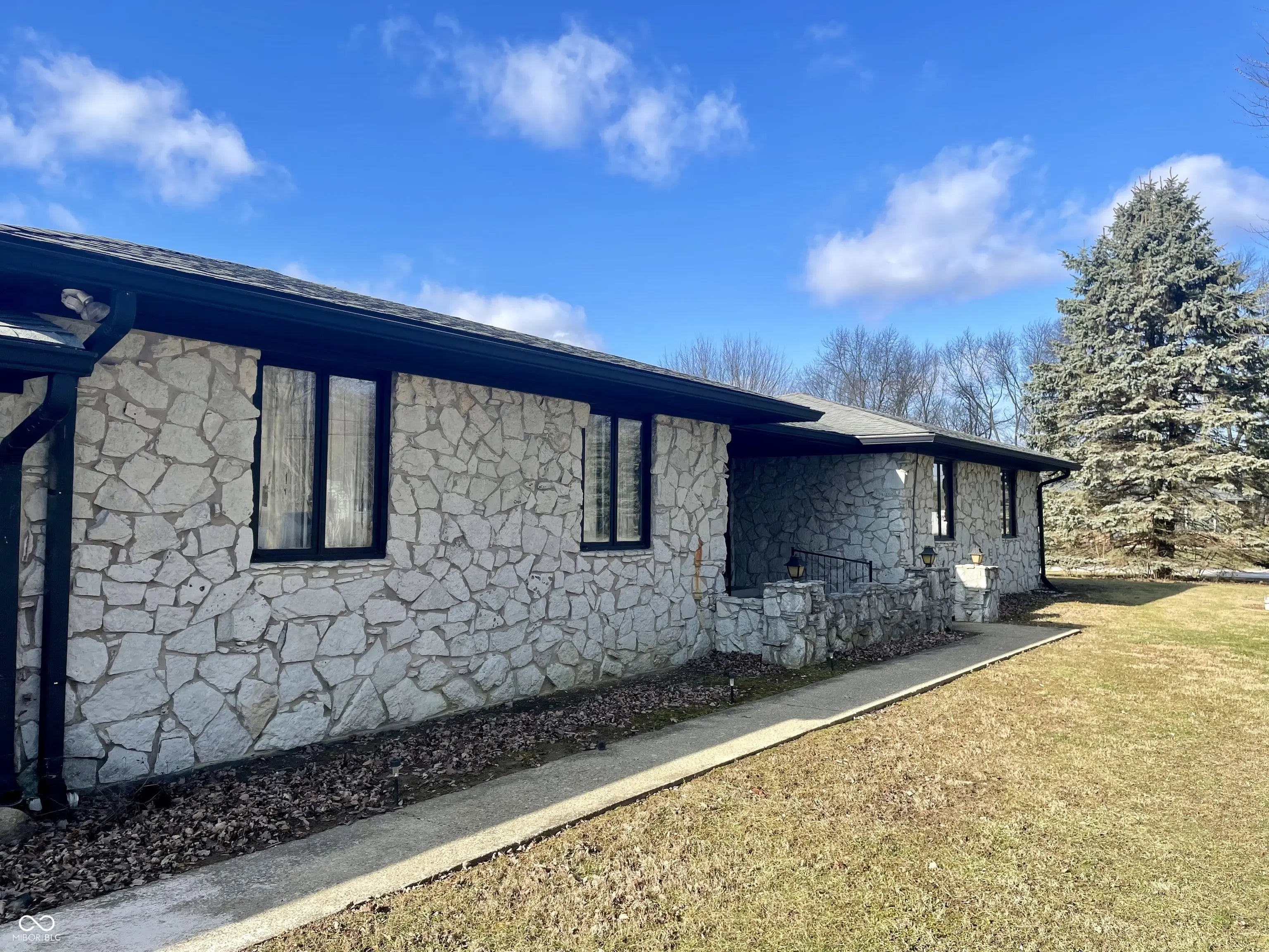 816 N County Road 900 E, Avon