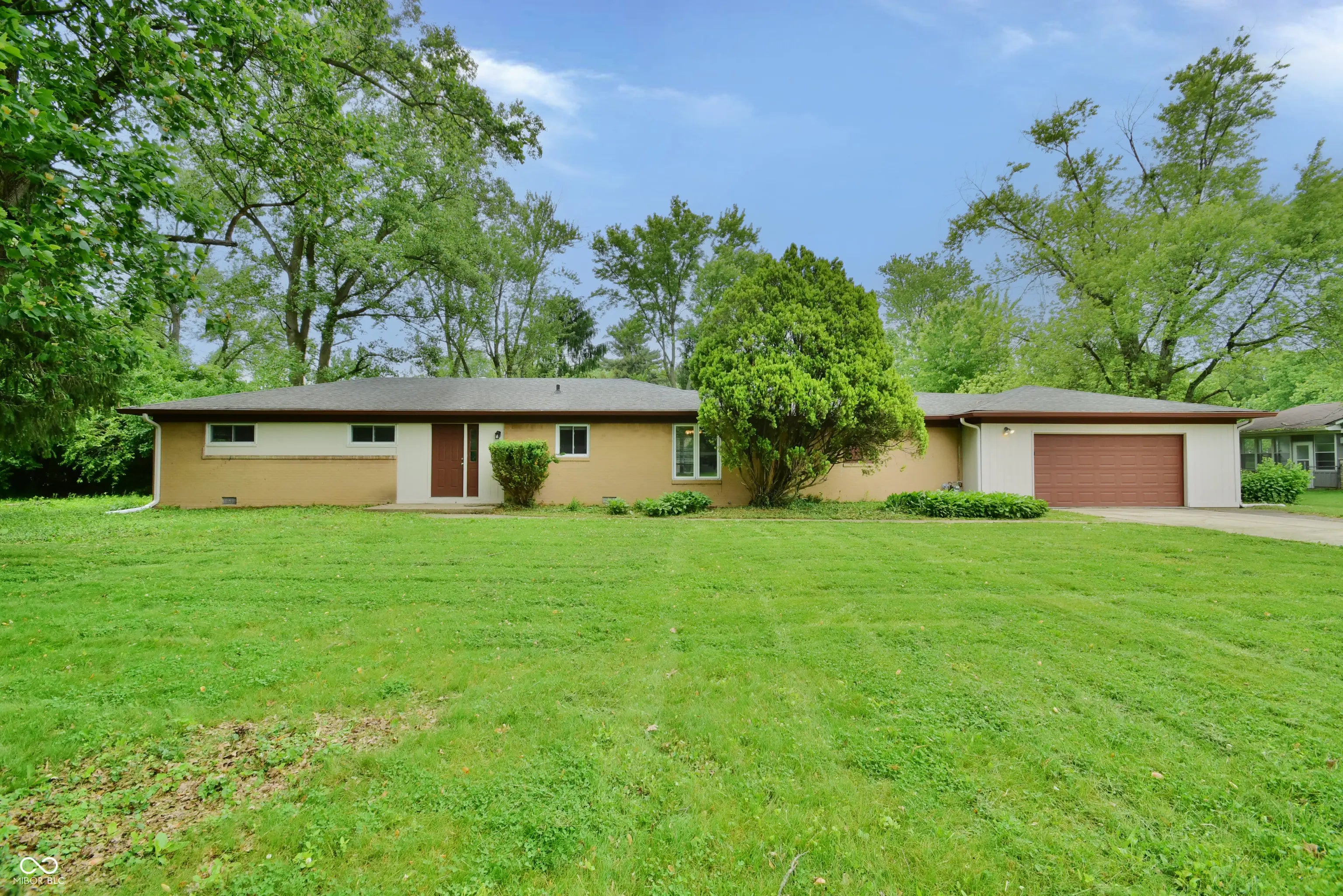 4820 E 70th Street, Indianapolis