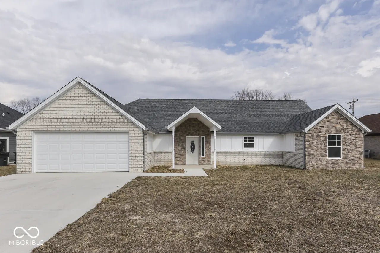 Photo of 32 Downing Drive Trafalgar, IN 46181