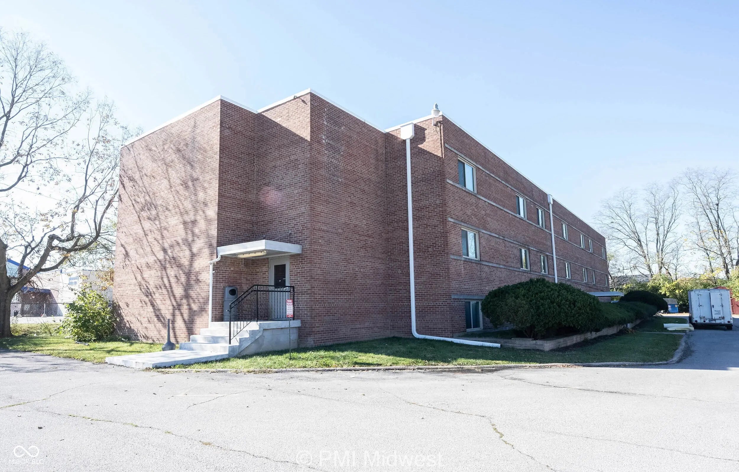 Photo of 2215 E 56th Street 33 Indianapolis, IN 46220