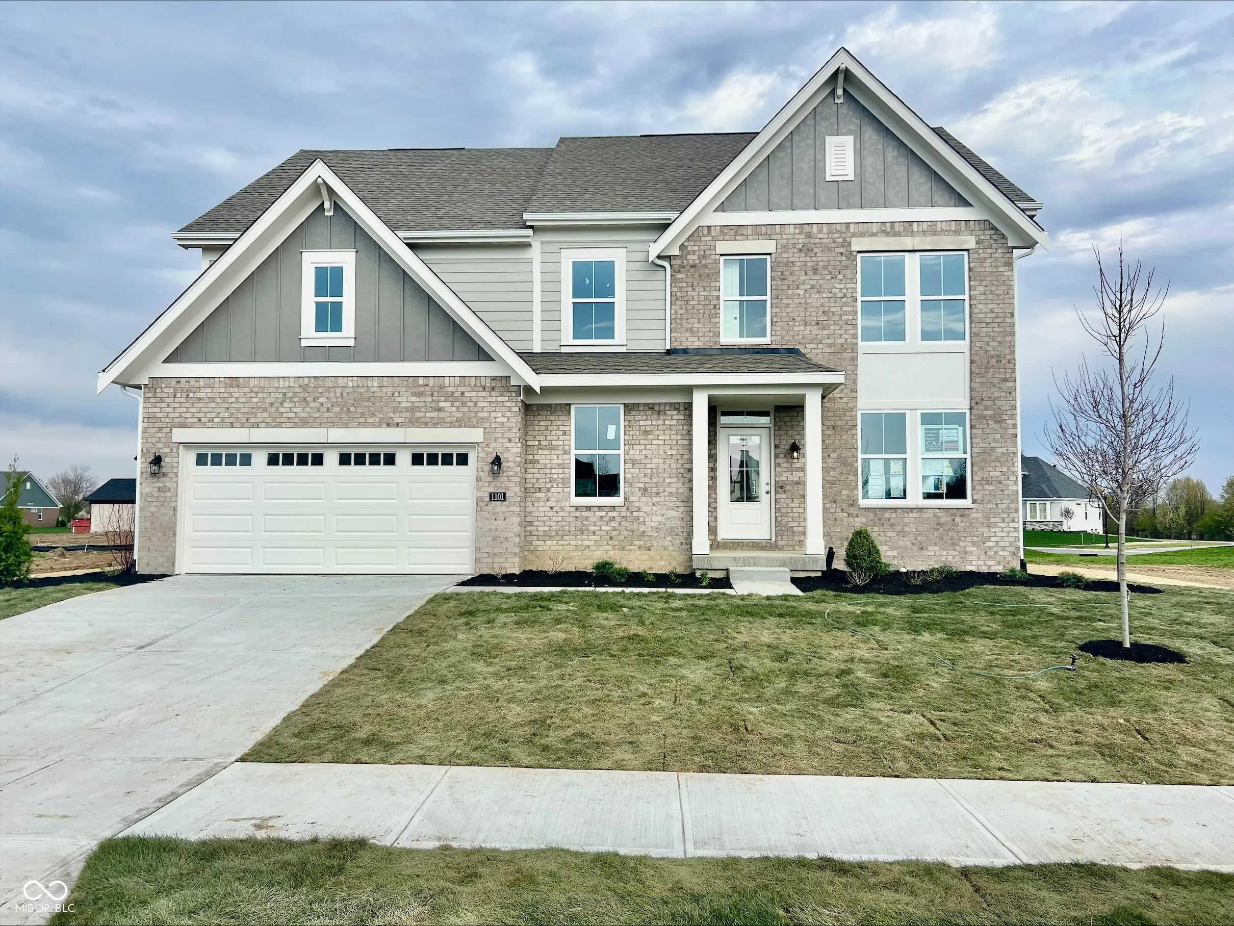 1101 Knoll Court, Greenwood