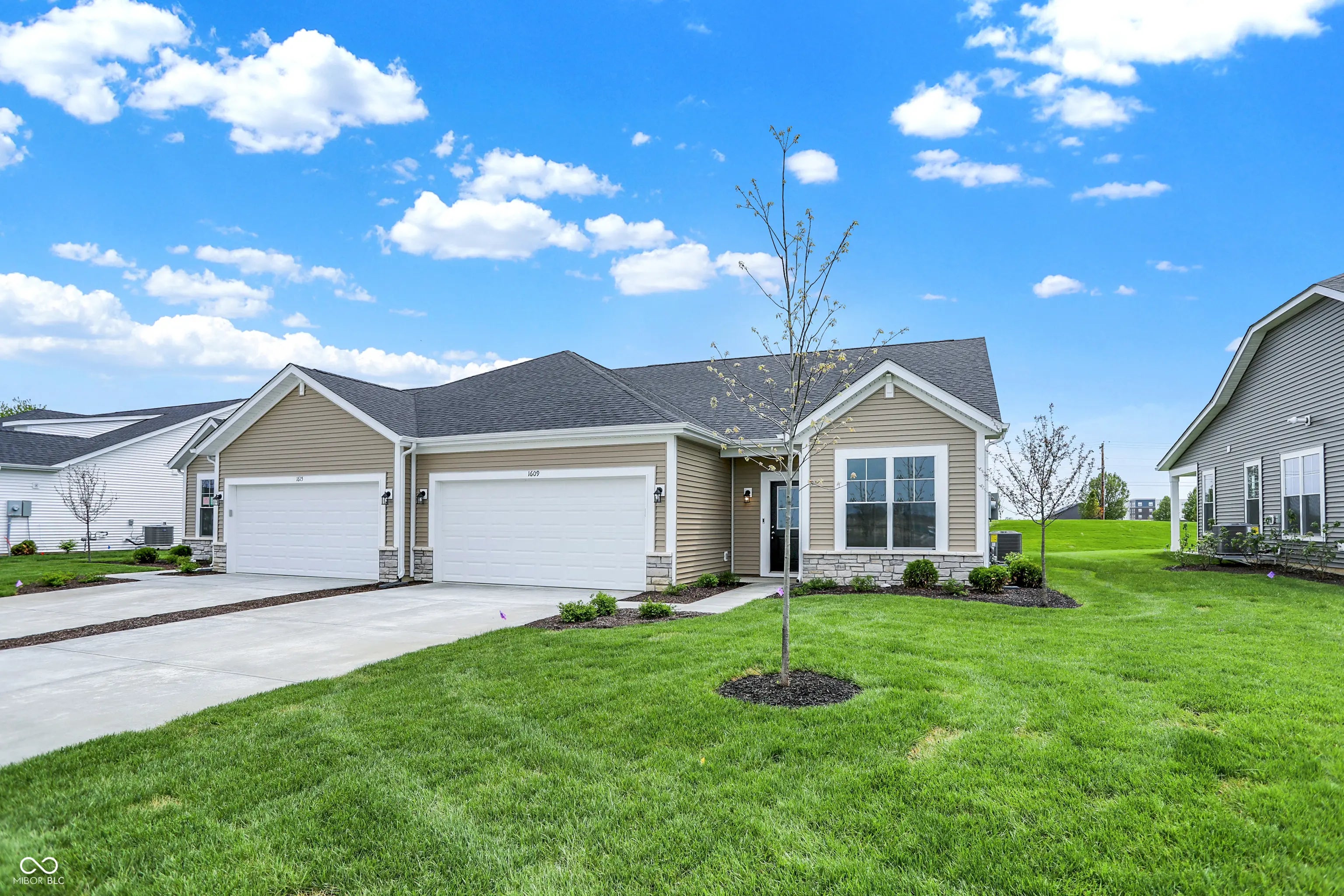 1609 Clover Crossing Drive, Greenfield