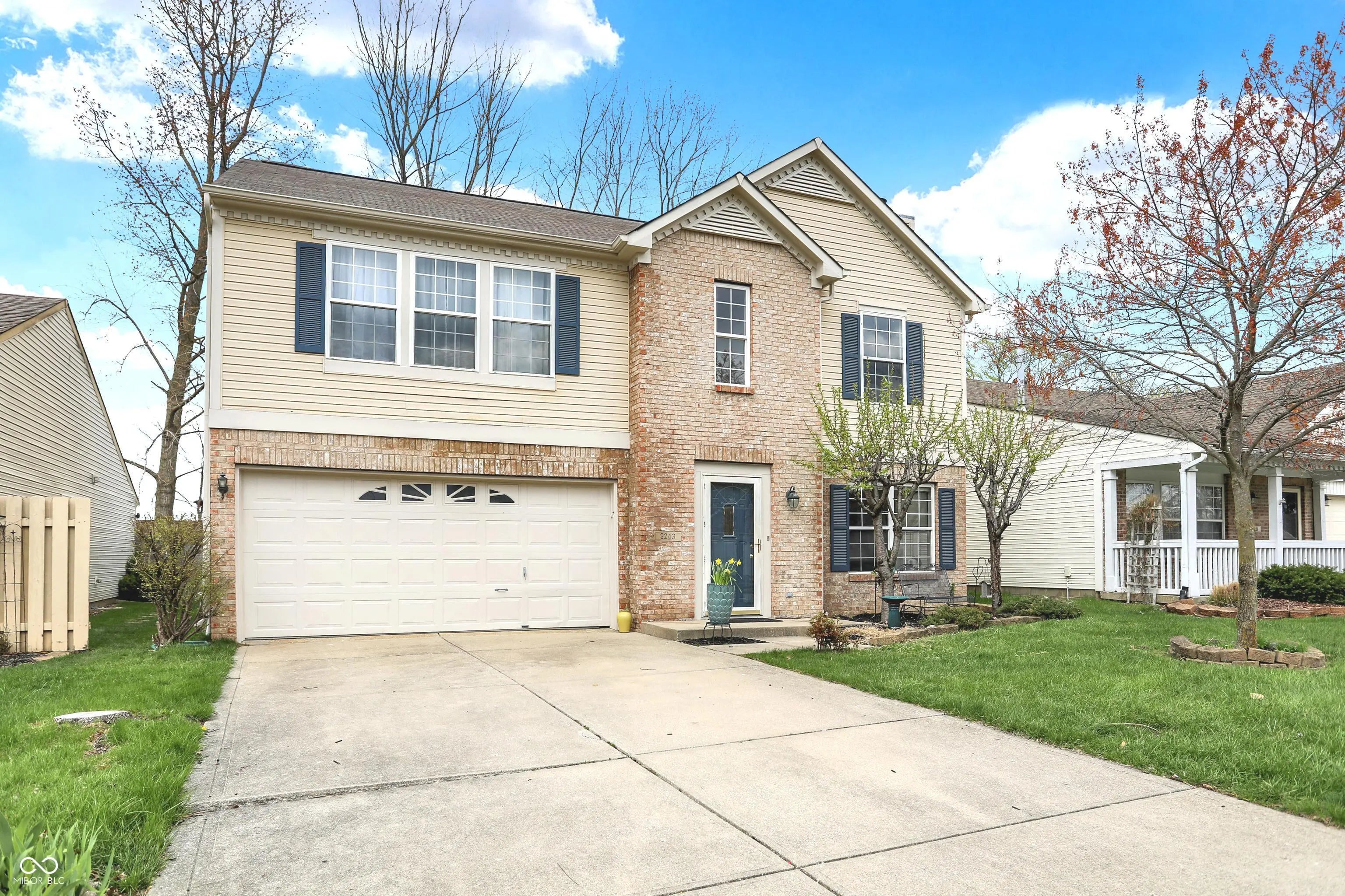 9243 Crossing Drive, Fishers