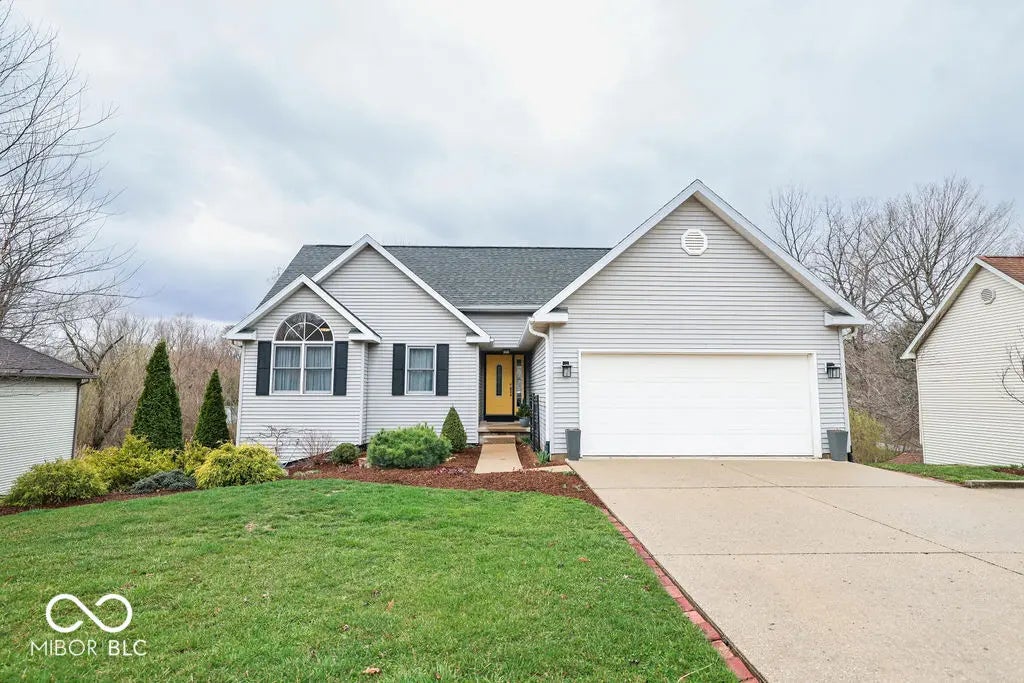 Photo of 744 Deer Run Ellettsville, IN 47429