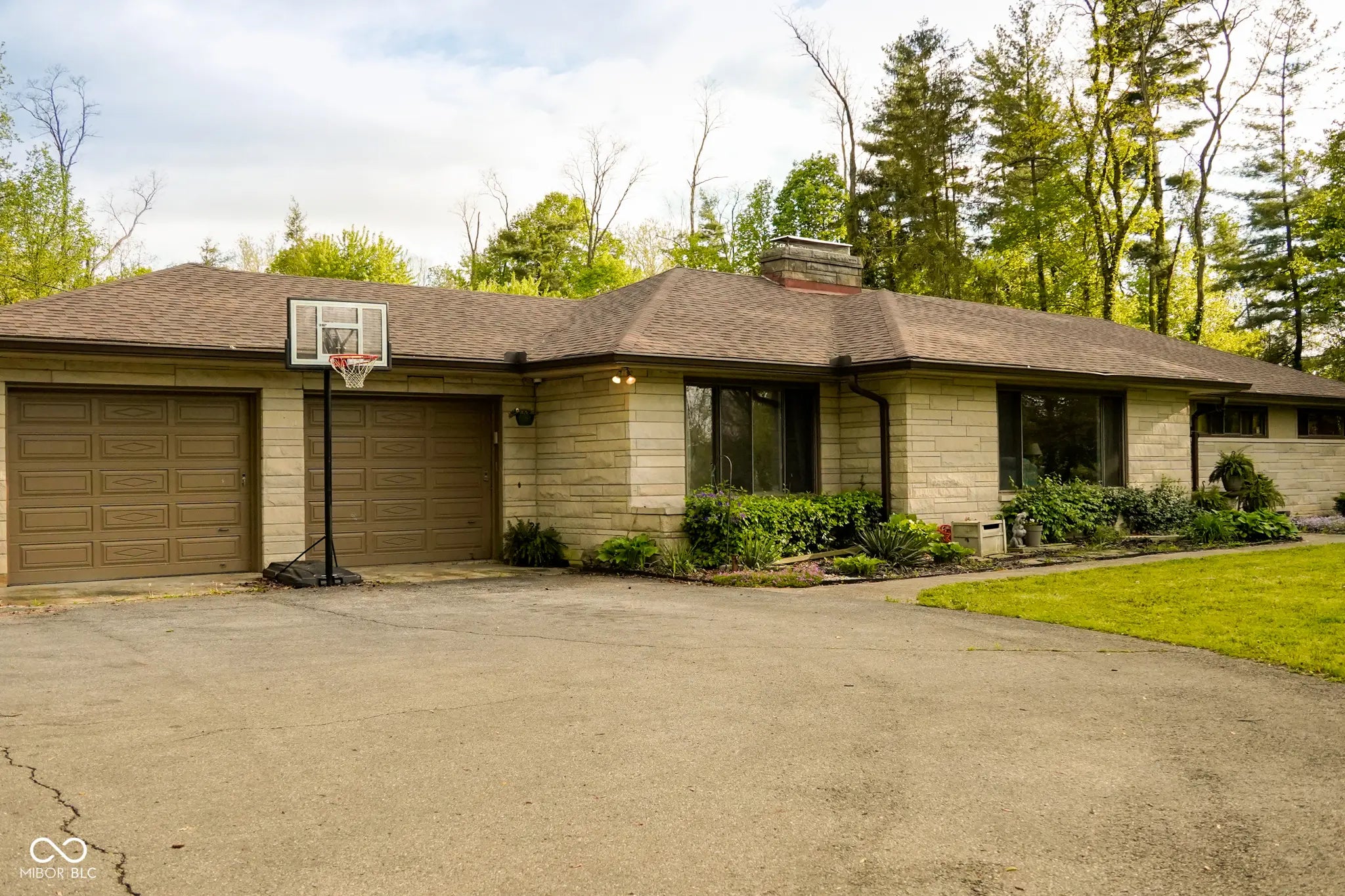 1863 W Country Club Road, Connersville