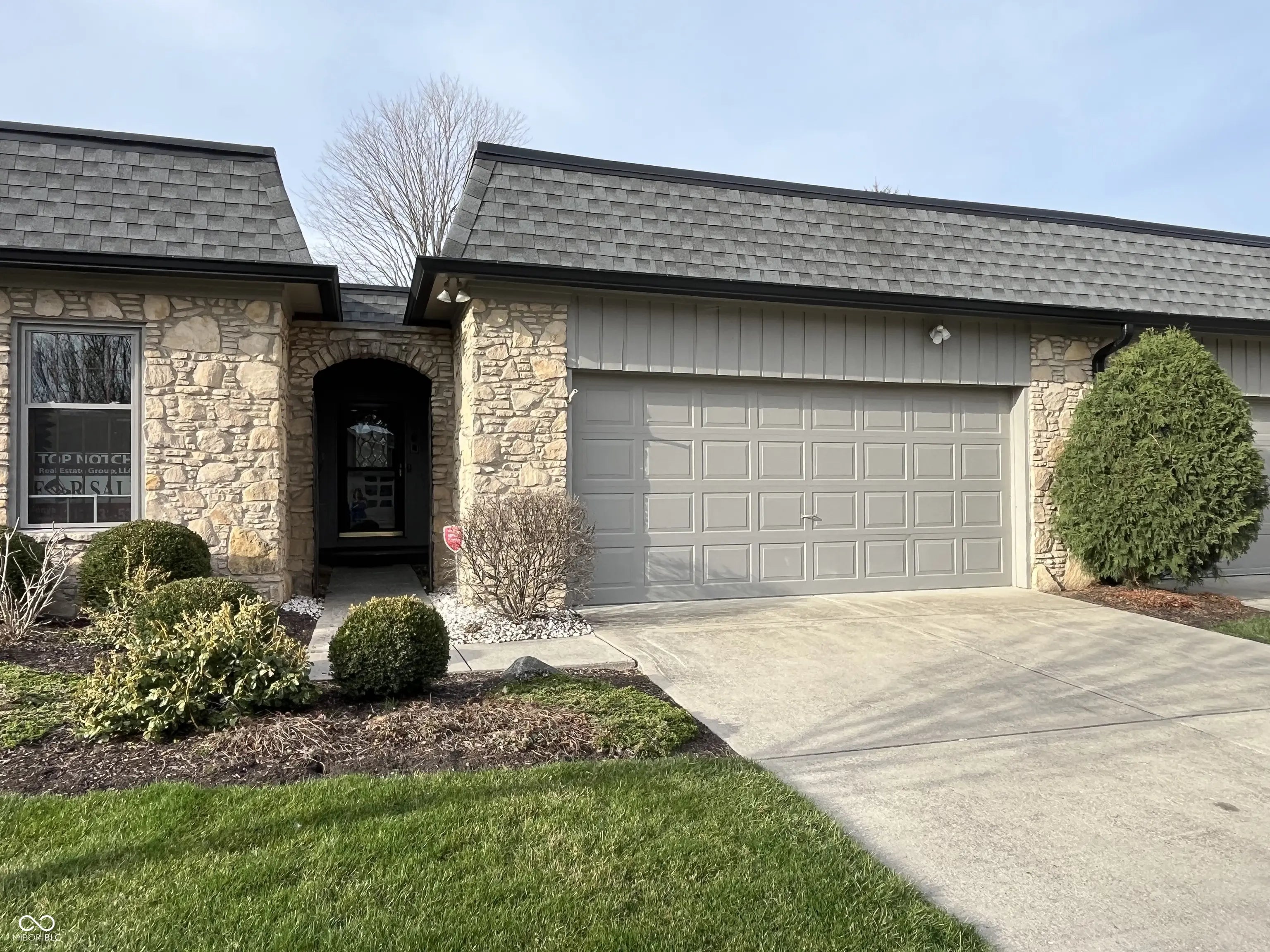 1054 Carters Grove, Indianapolis