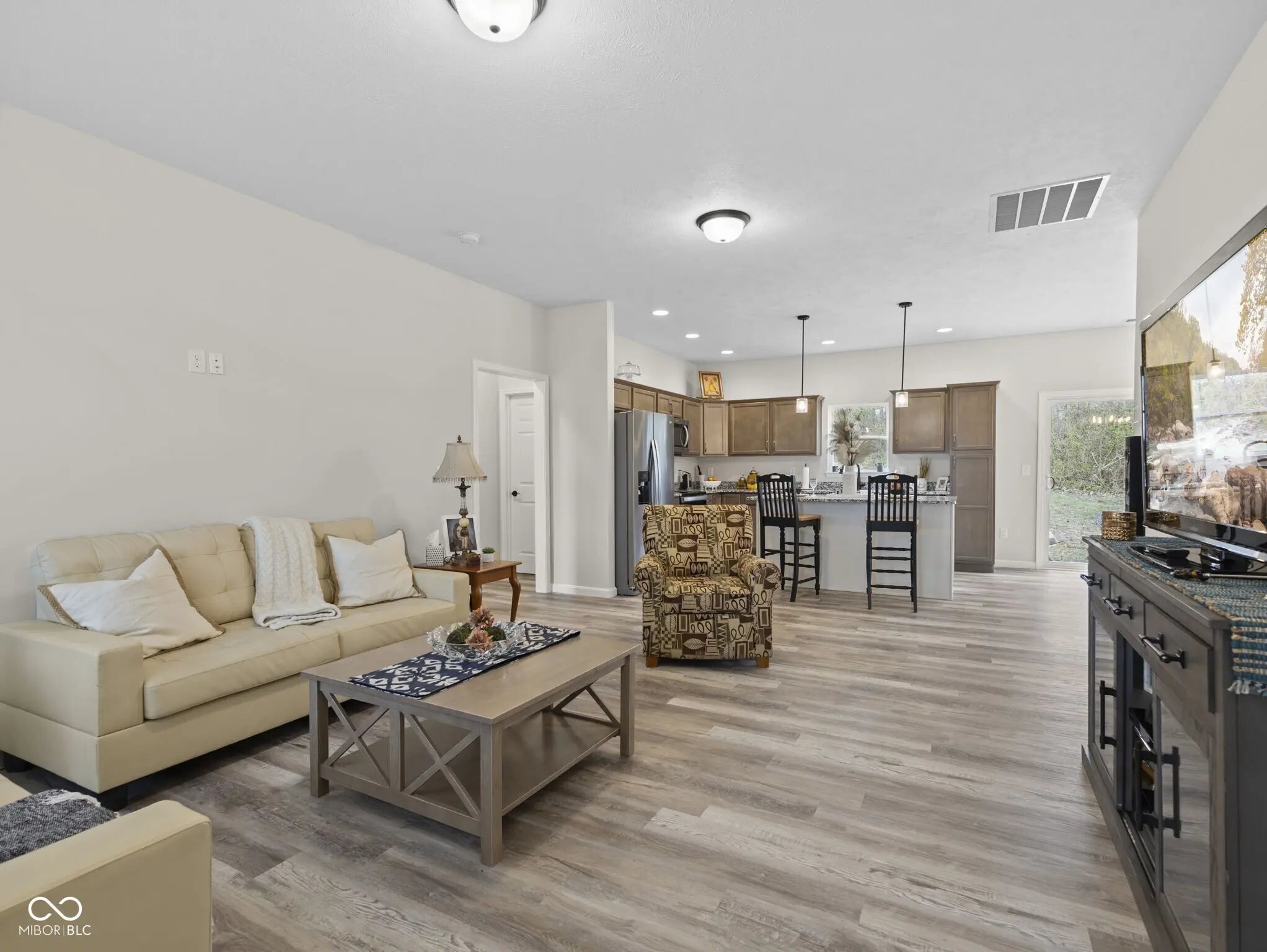 1911 S A Street MLS 22028853 Rolling Hills photo 4