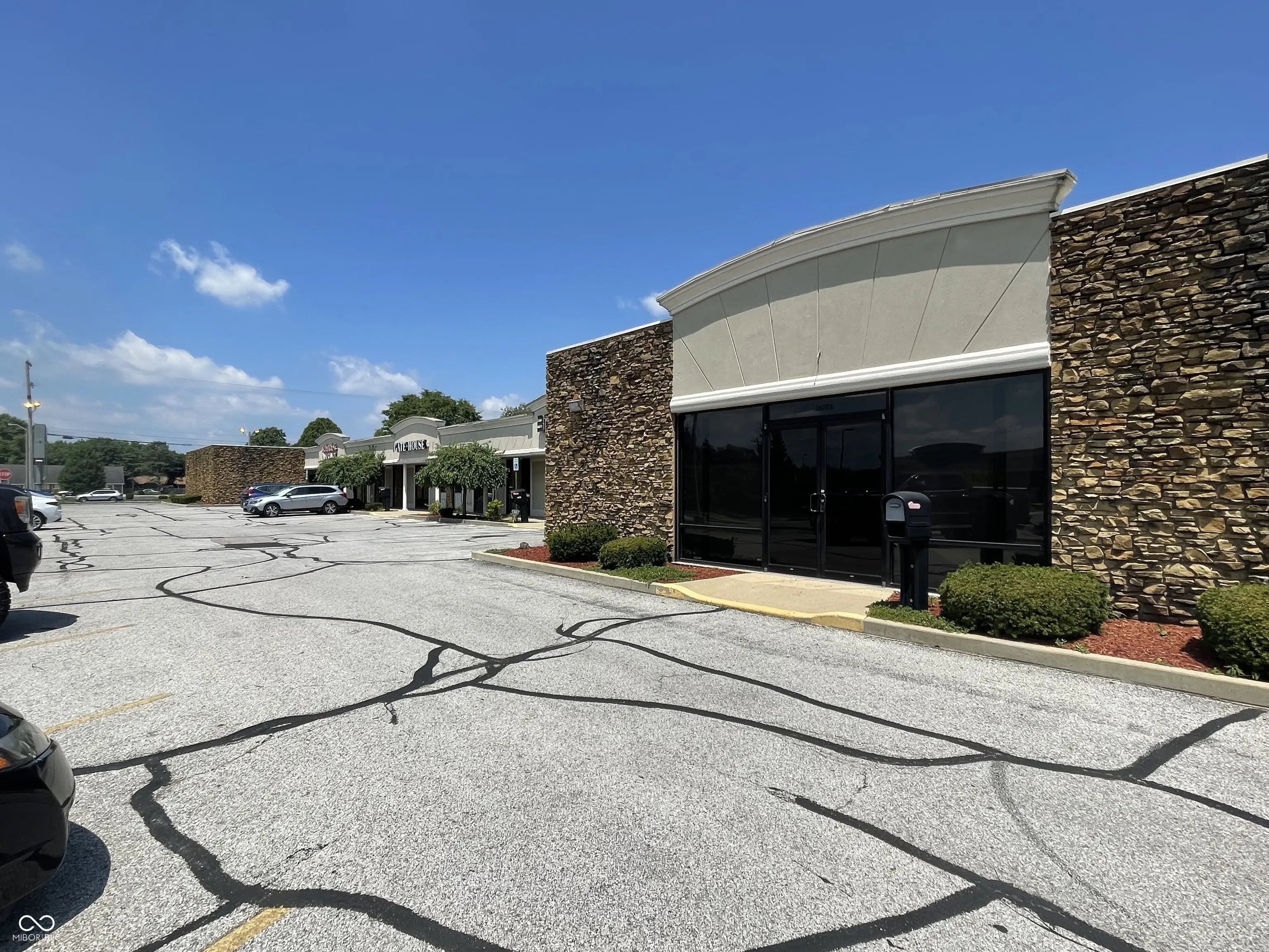 Photo of 1680 Stonegate Drive Greenwood, IN 46142