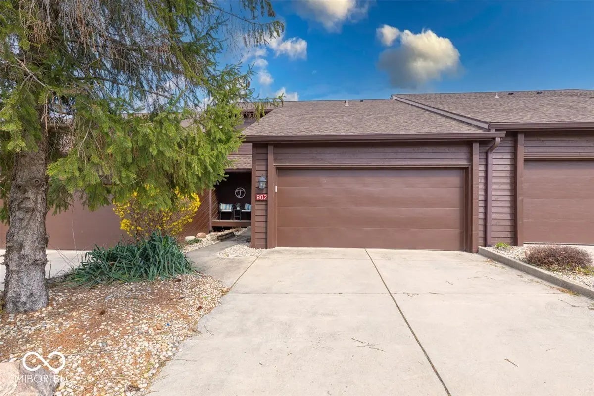 Photo of 802 Burwick Trace Greenwood, IN 46143