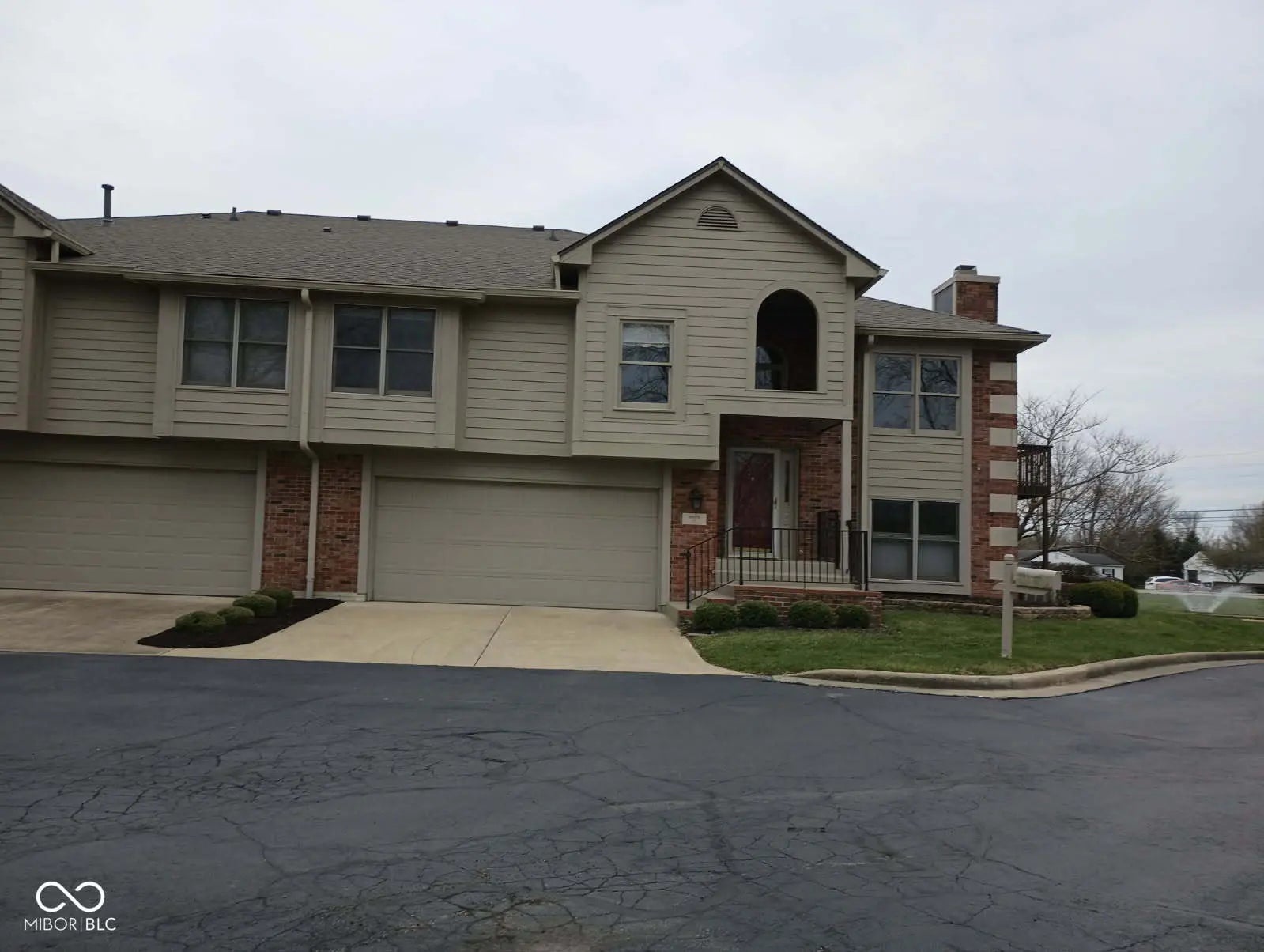 8955 Stonegate Road A, Indianapolis