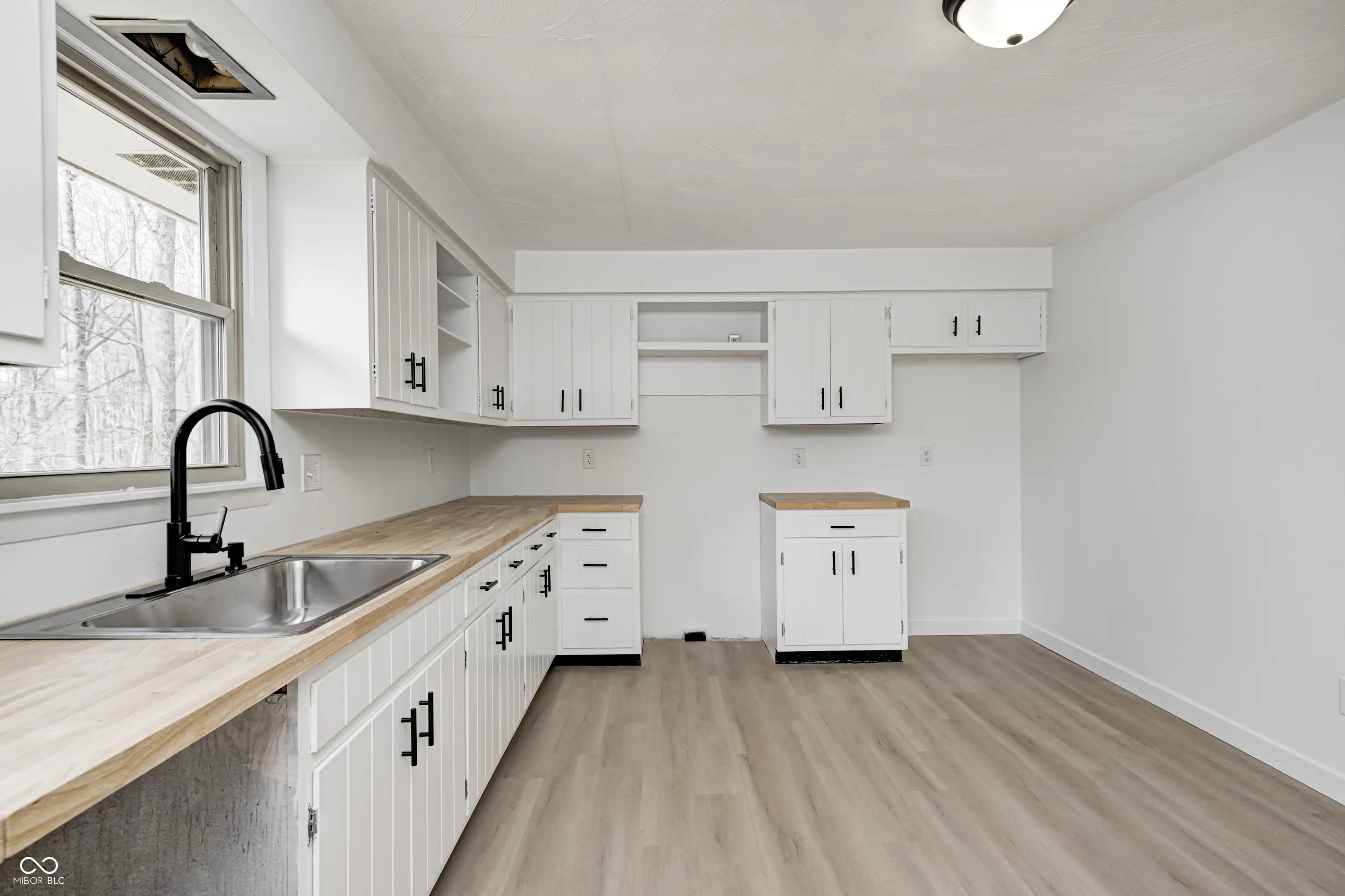 5453 S Westwood Drive MLS 22029850 Lake Haven photo 9