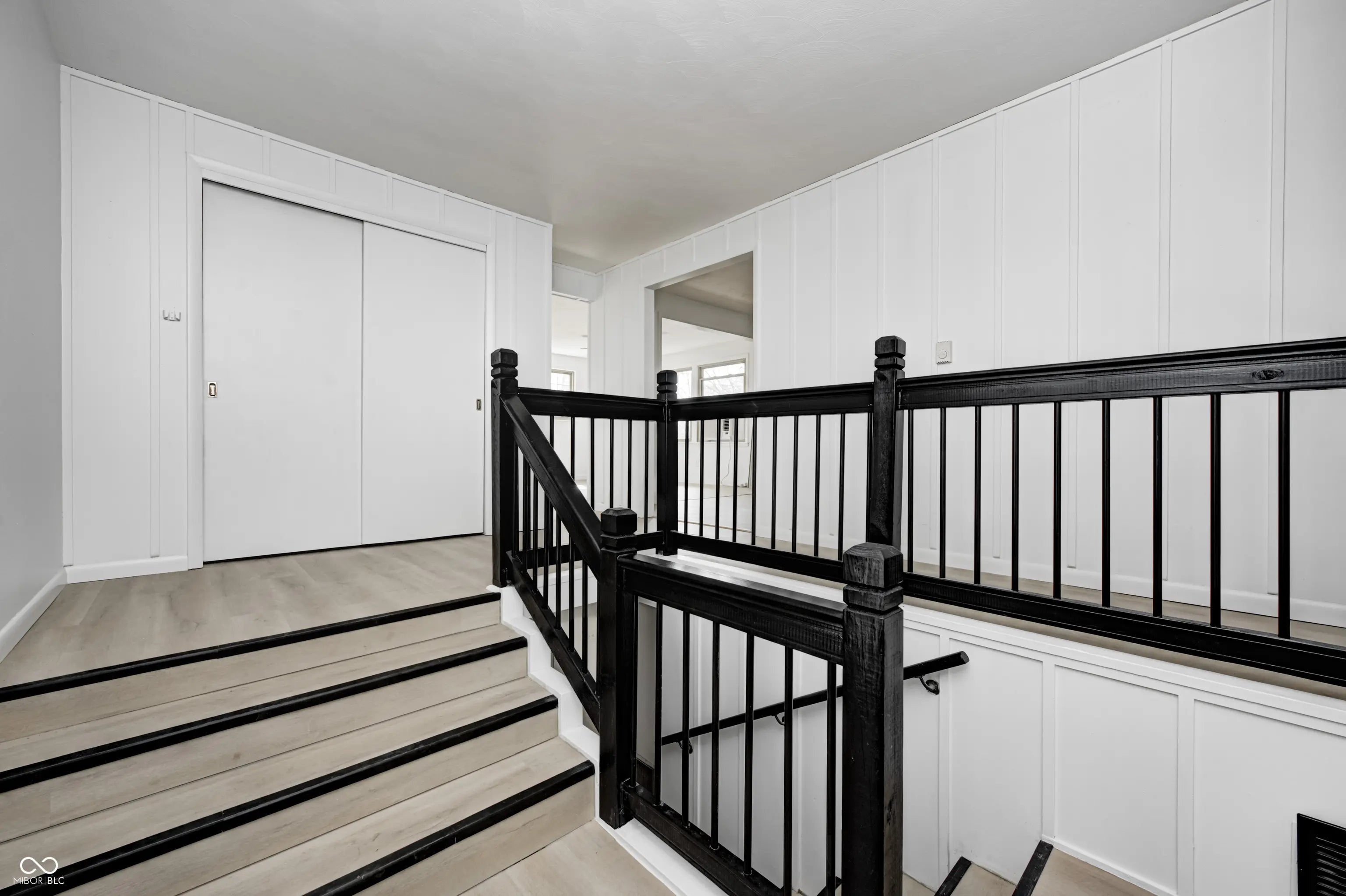 5453 S Westwood Drive MLS 22029850 Lake Haven photo 2