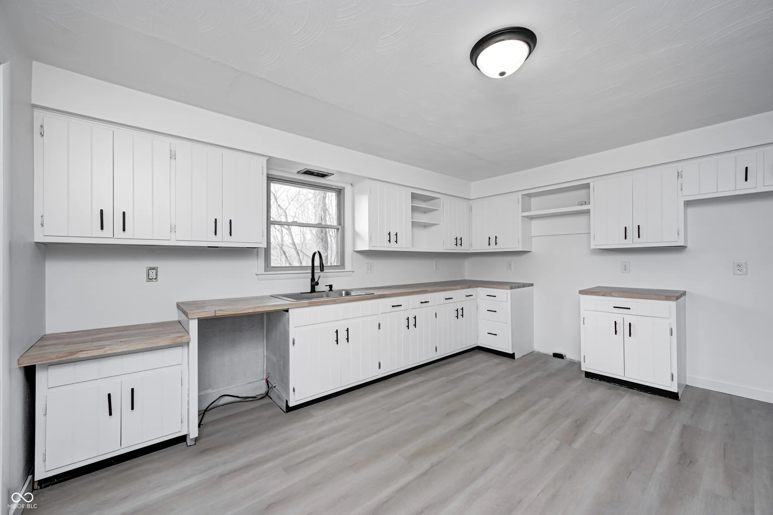 5453 S Westwood Drive MLS 22029850 Lake Haven photo 8