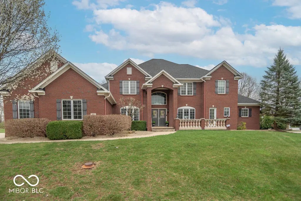 633 Foxboro Drive, Avon