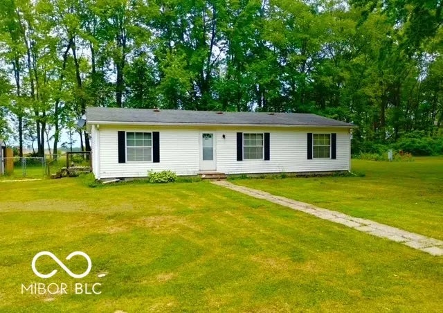 Photo of 932 N Oregon Street Shelburn, IN 47879