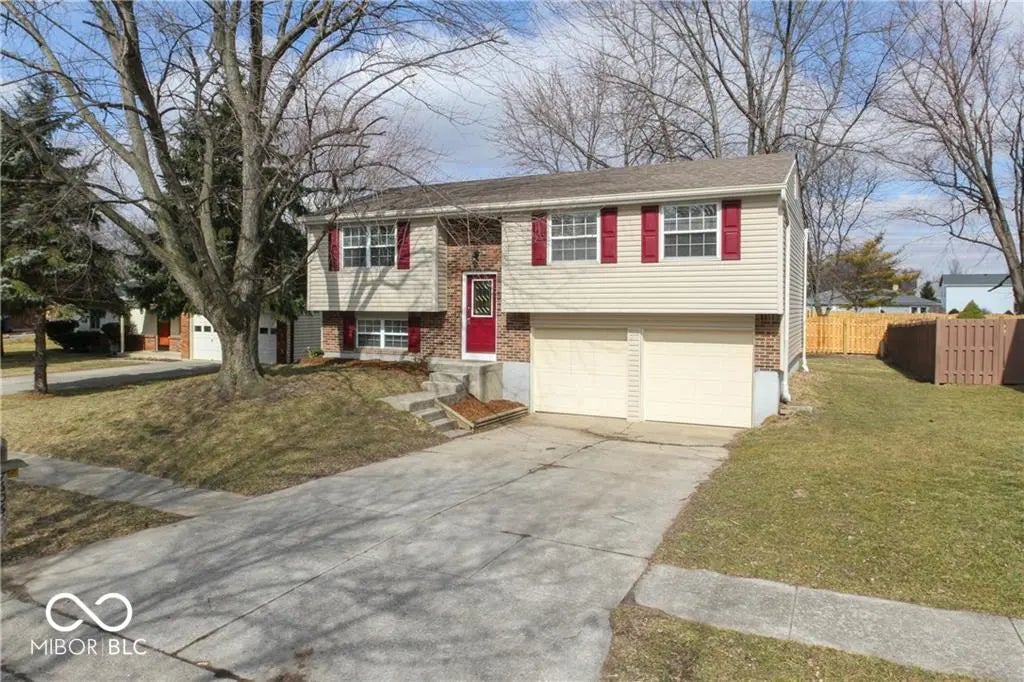 7606 Home Drive, Fishers