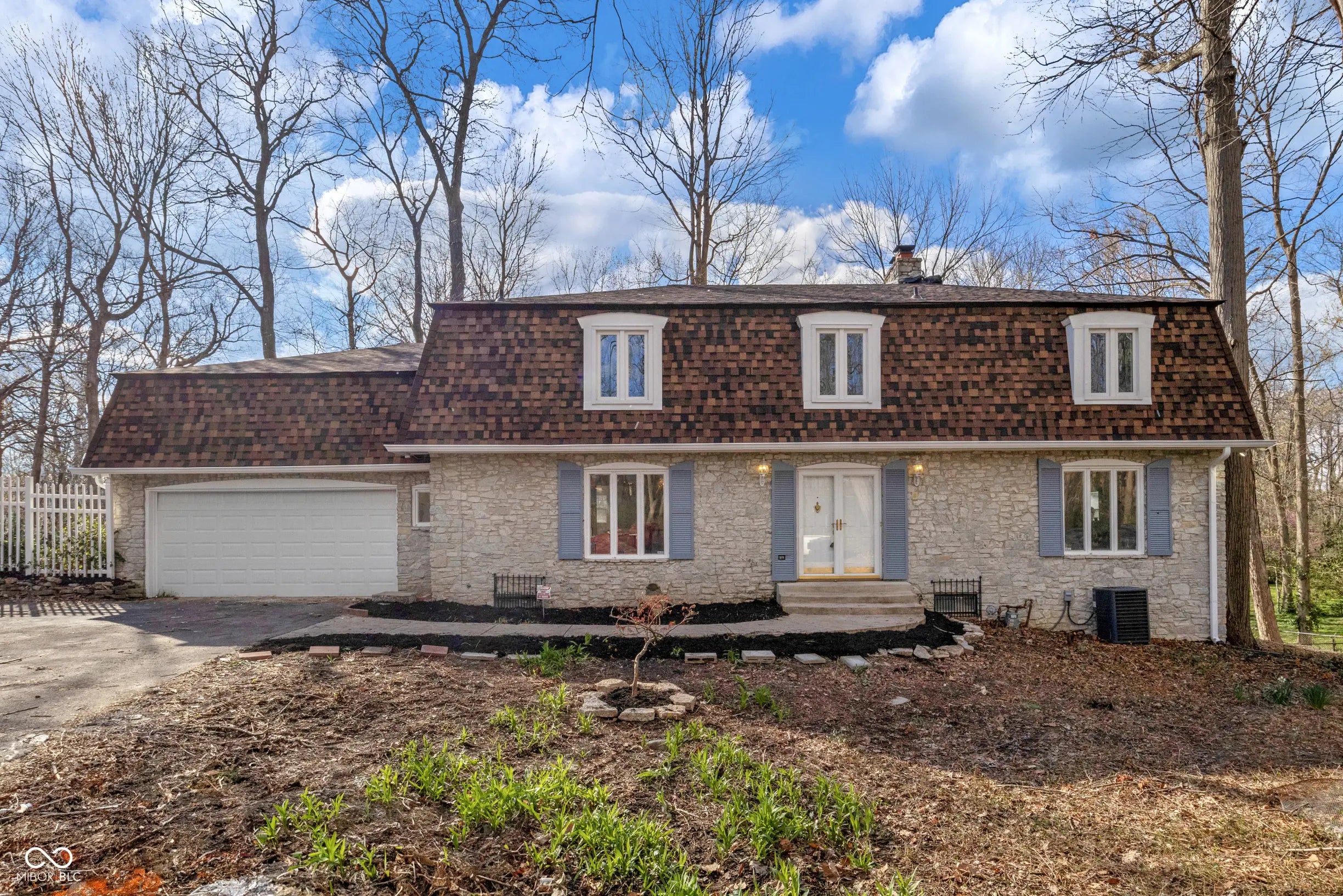 5917 Camelback Court, Indianapolis
