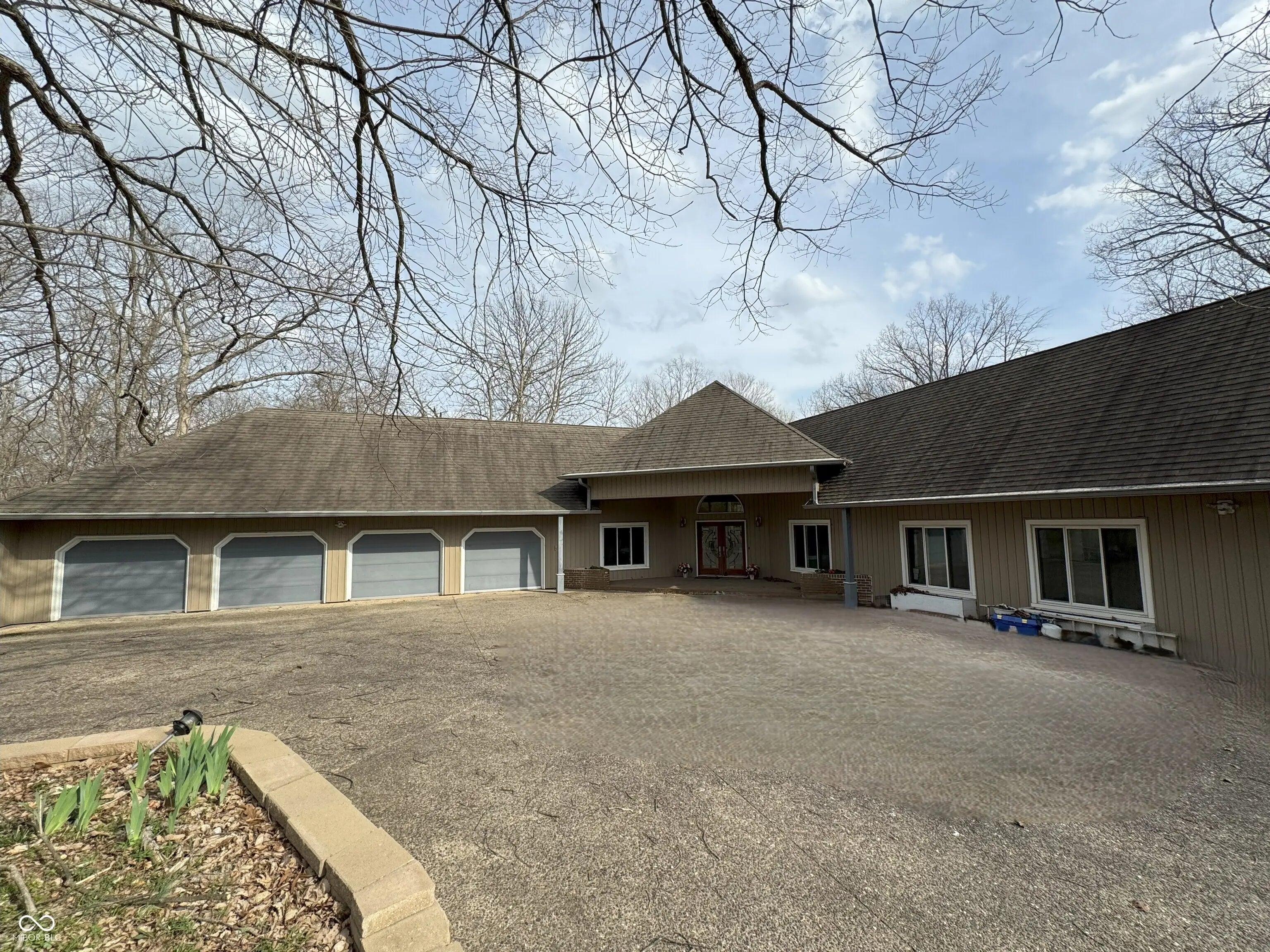 1550 E Pointe Club Drive, Bloomington
