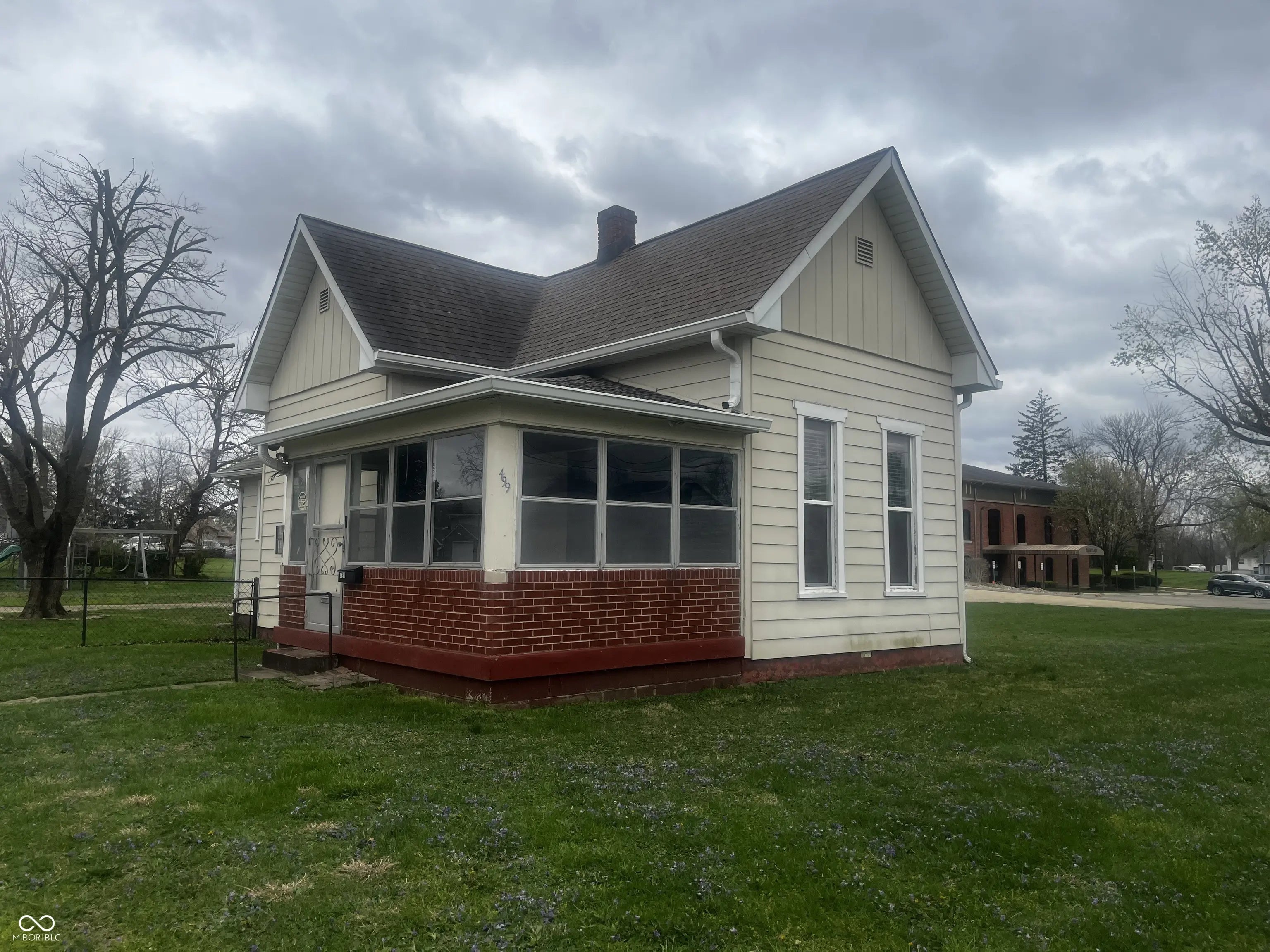 499 E Main Street, Greenwood