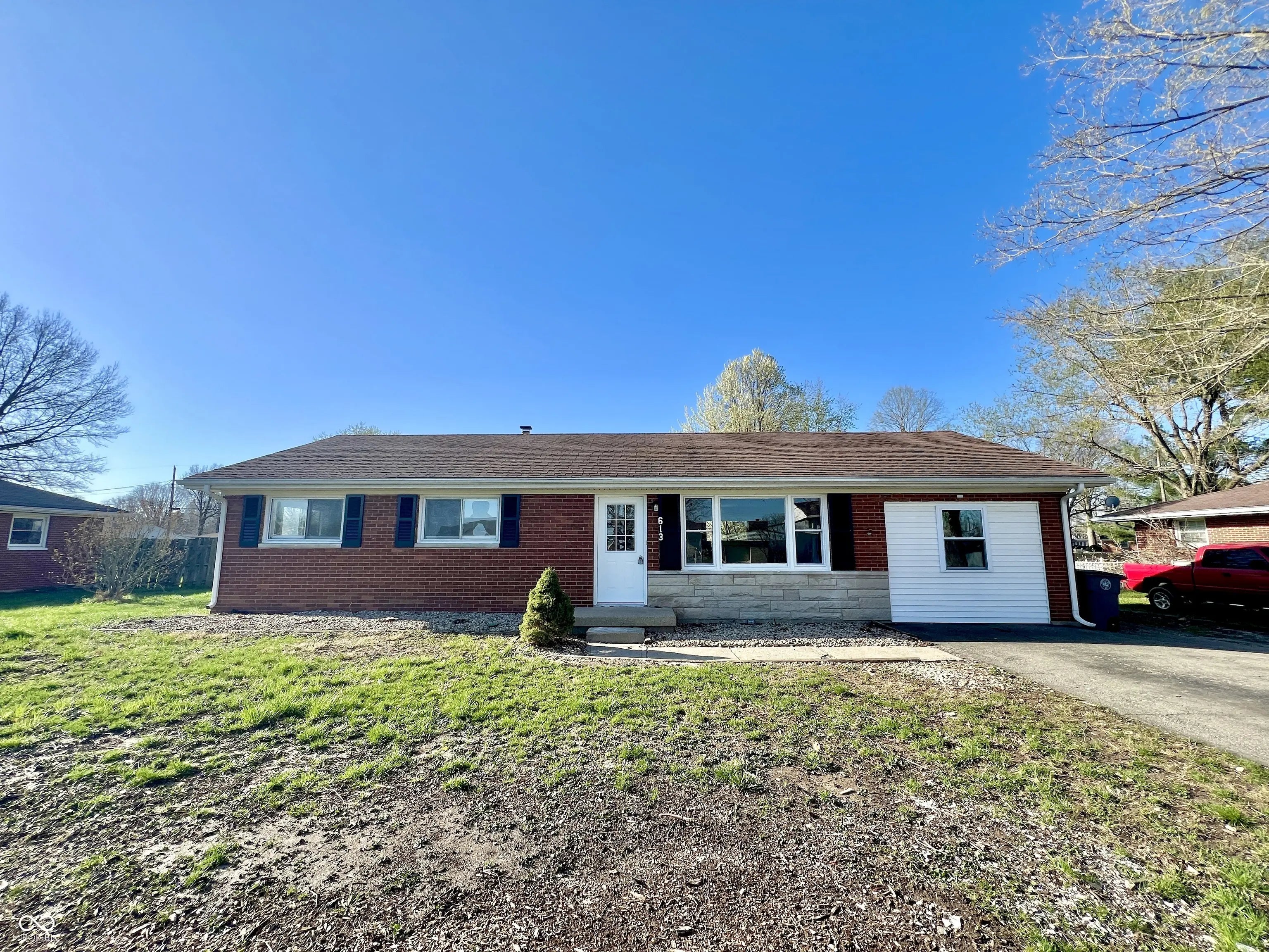 613 E Tulip Lane, Connersville