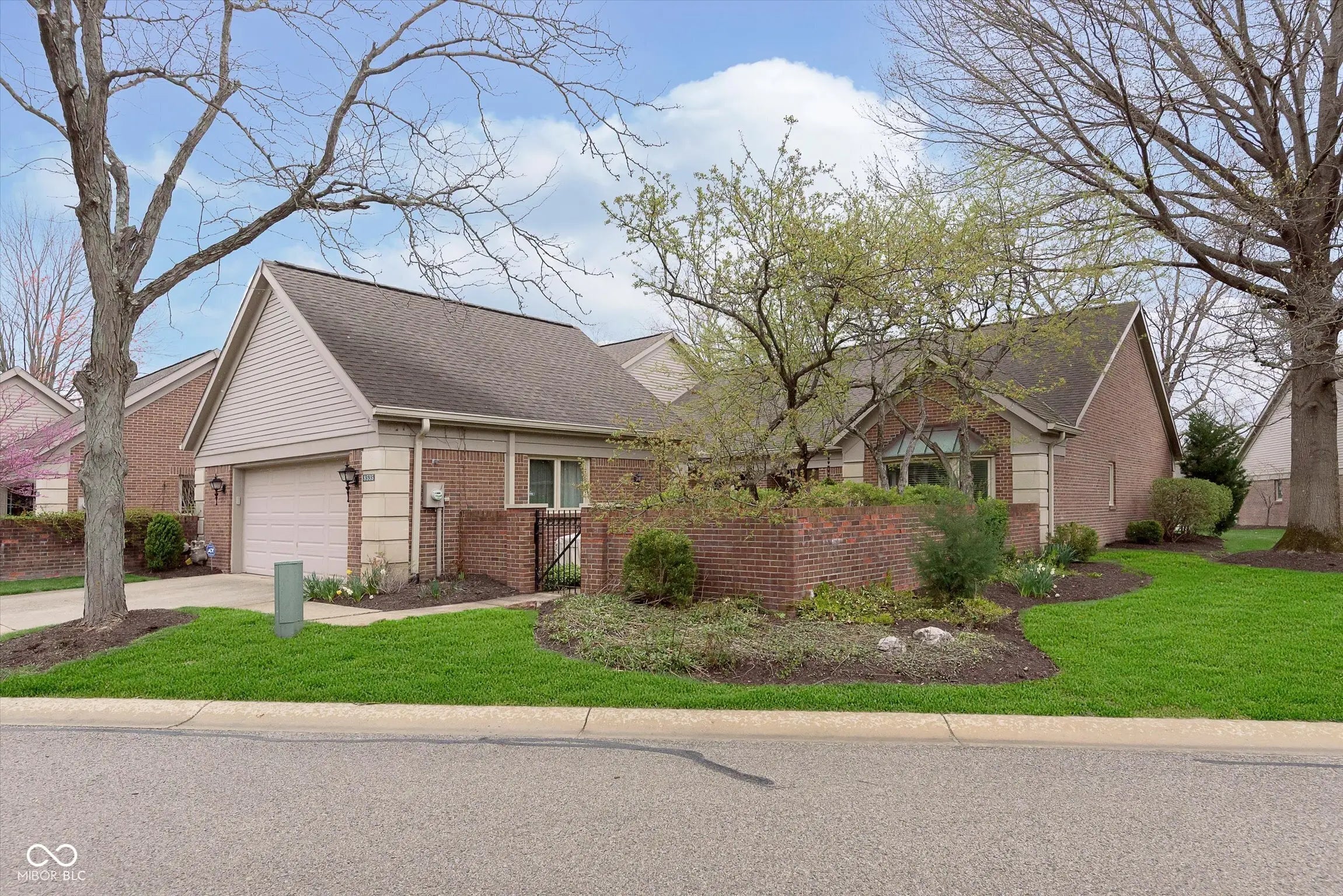8535 Olde Mill Circle West Drive, Indianapolis