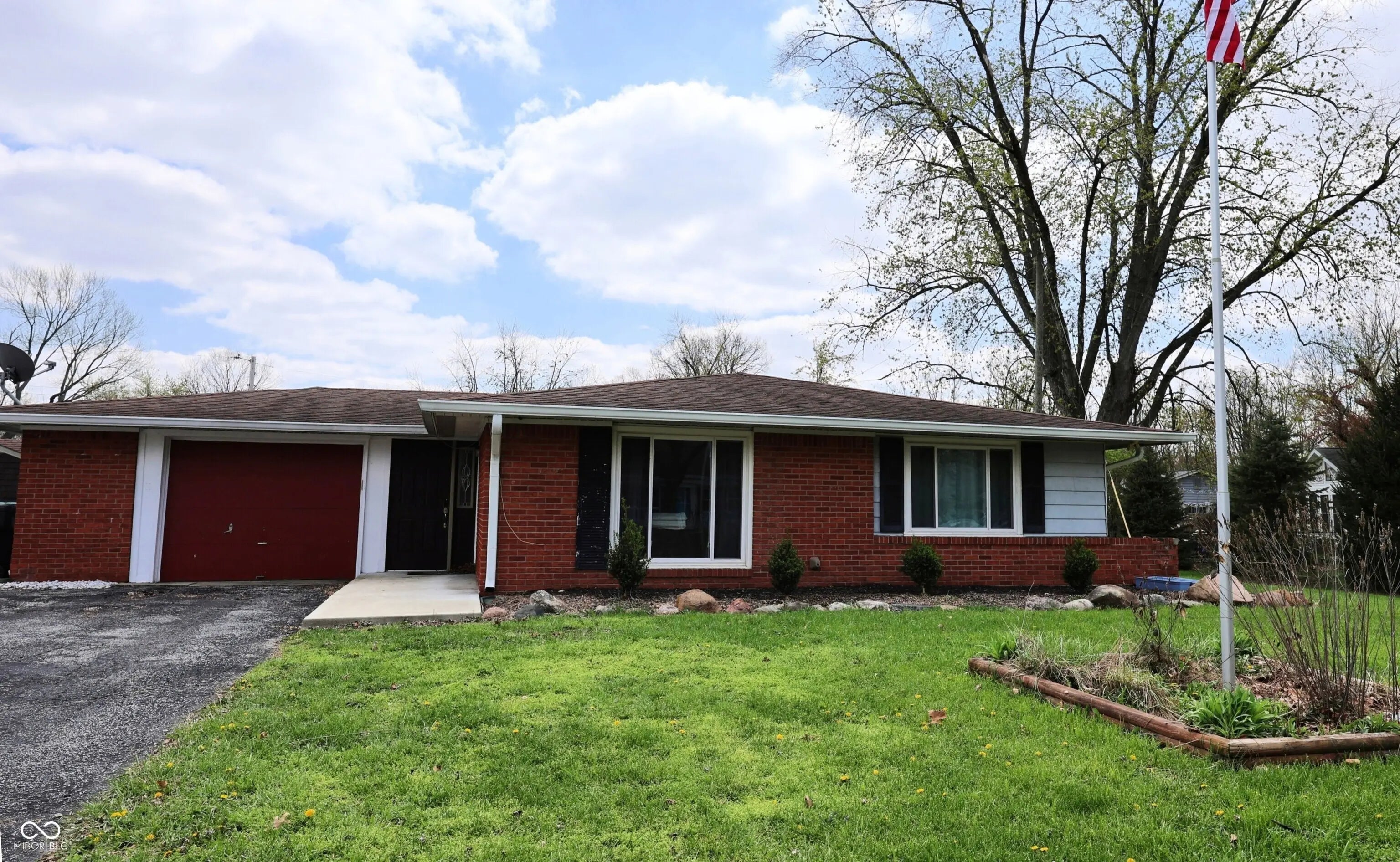 1255 Easy Street, Greenwood