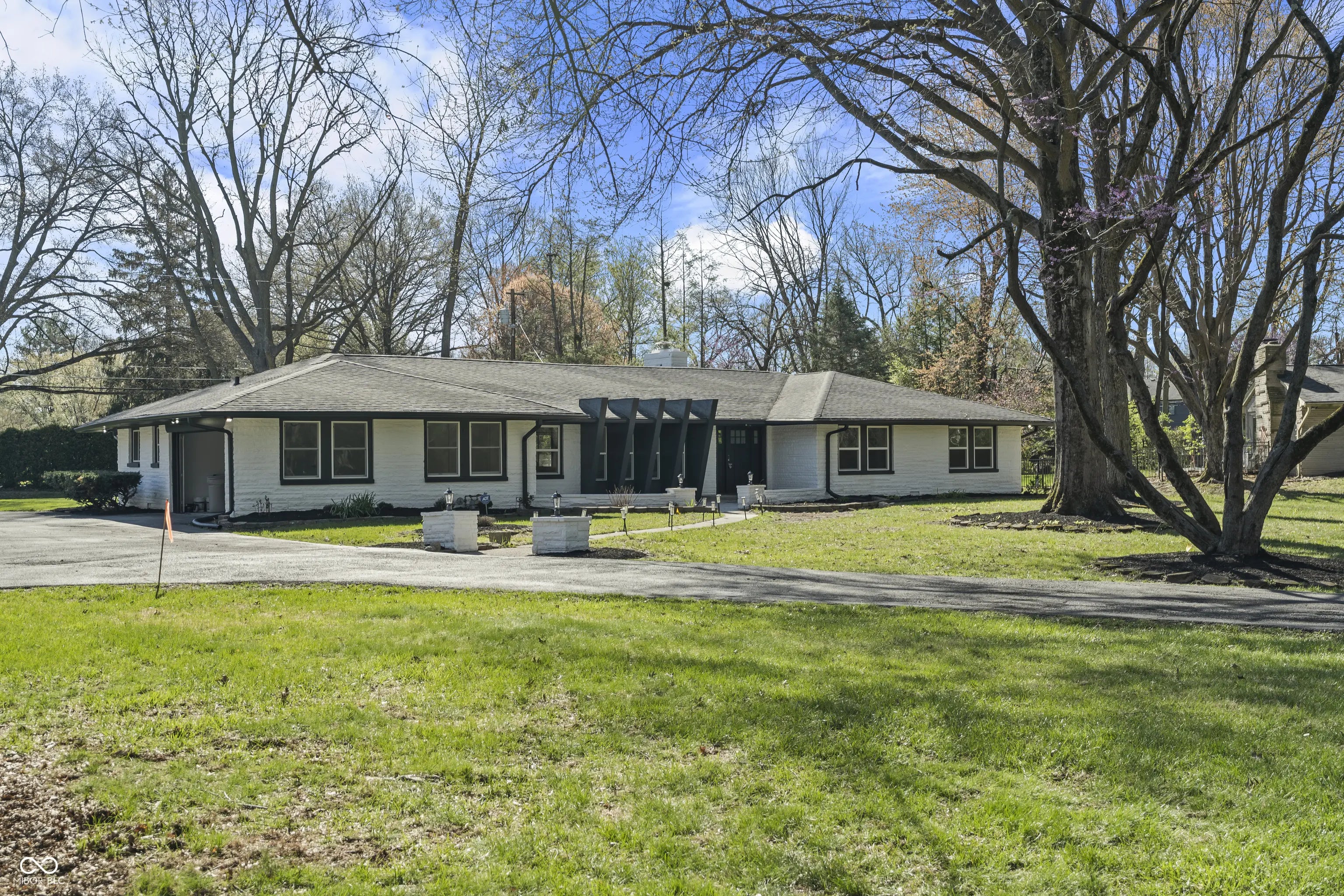 6025 Crows Nest Drive, Indianapolis