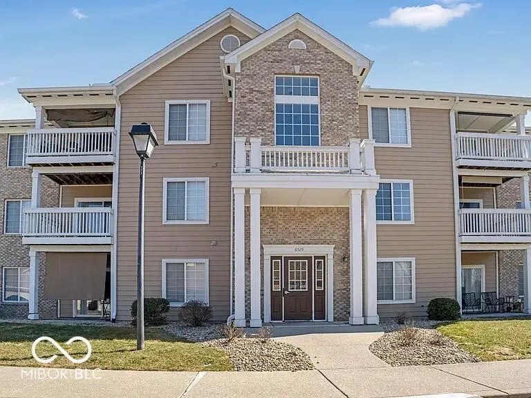6525 Emerald Hill Court 208, Indianapolis