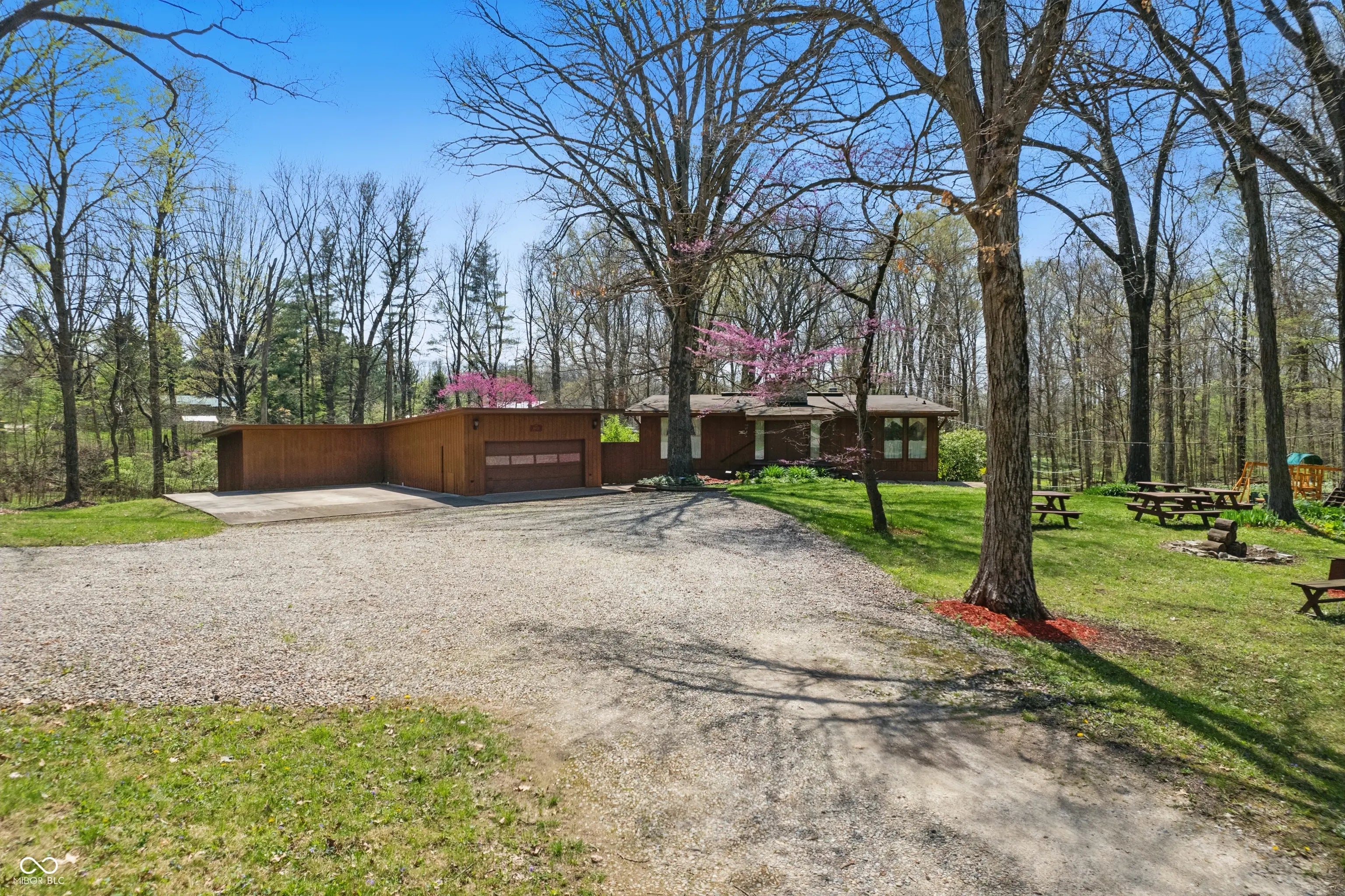 16632 Oak Road, Westfield