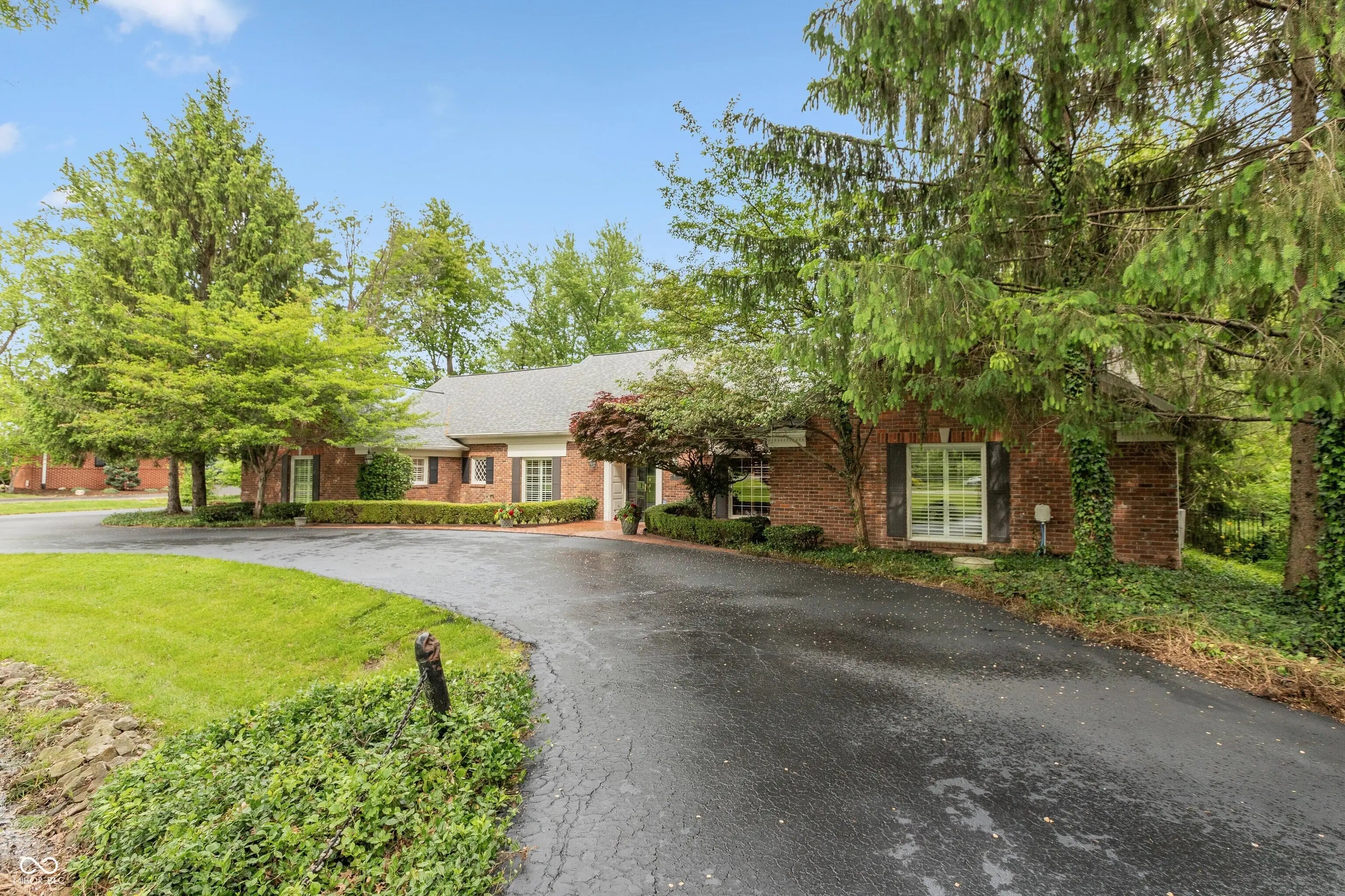 8535 Washington Boulevard, Indianapolis
