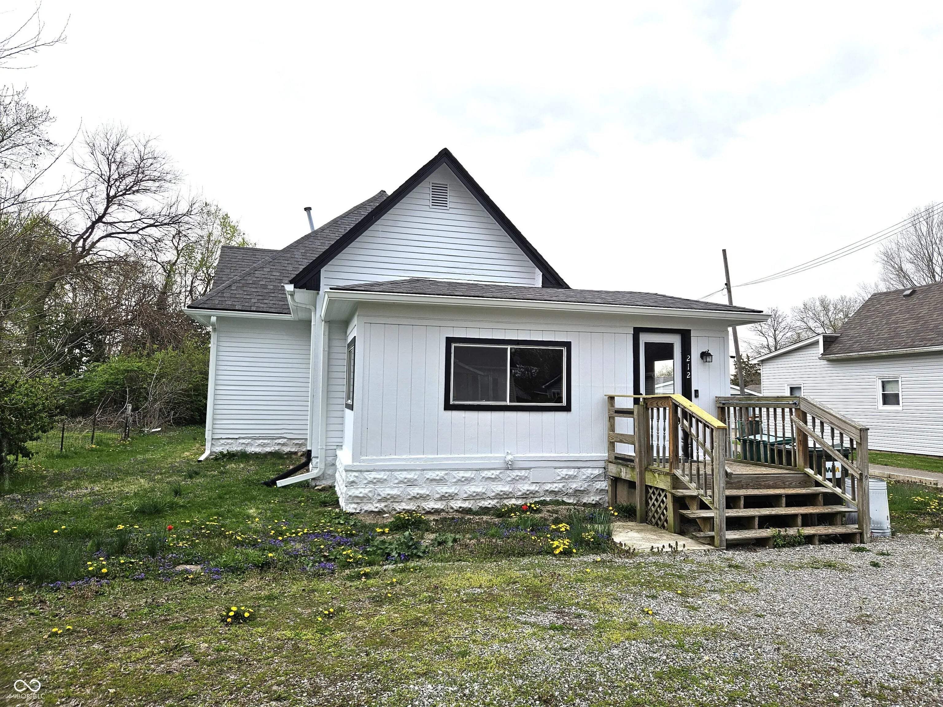 212 W Burnside Avenue, Fairland