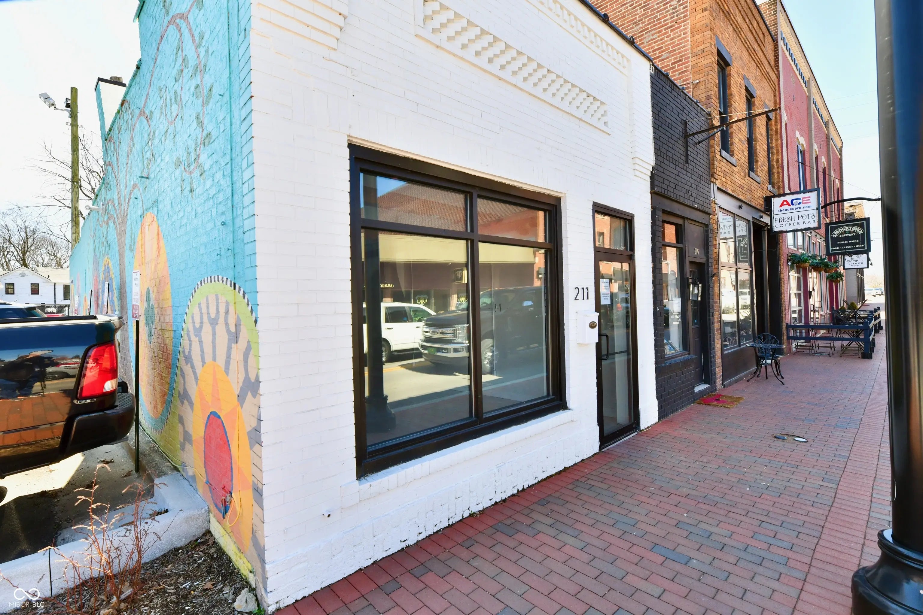 211 W Main Street, Greenwood