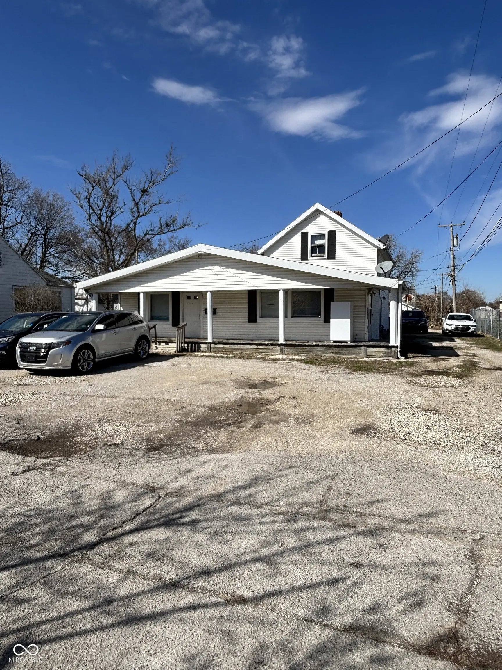 Photo of 800 W Lindweth Place Muncie, IN 47303