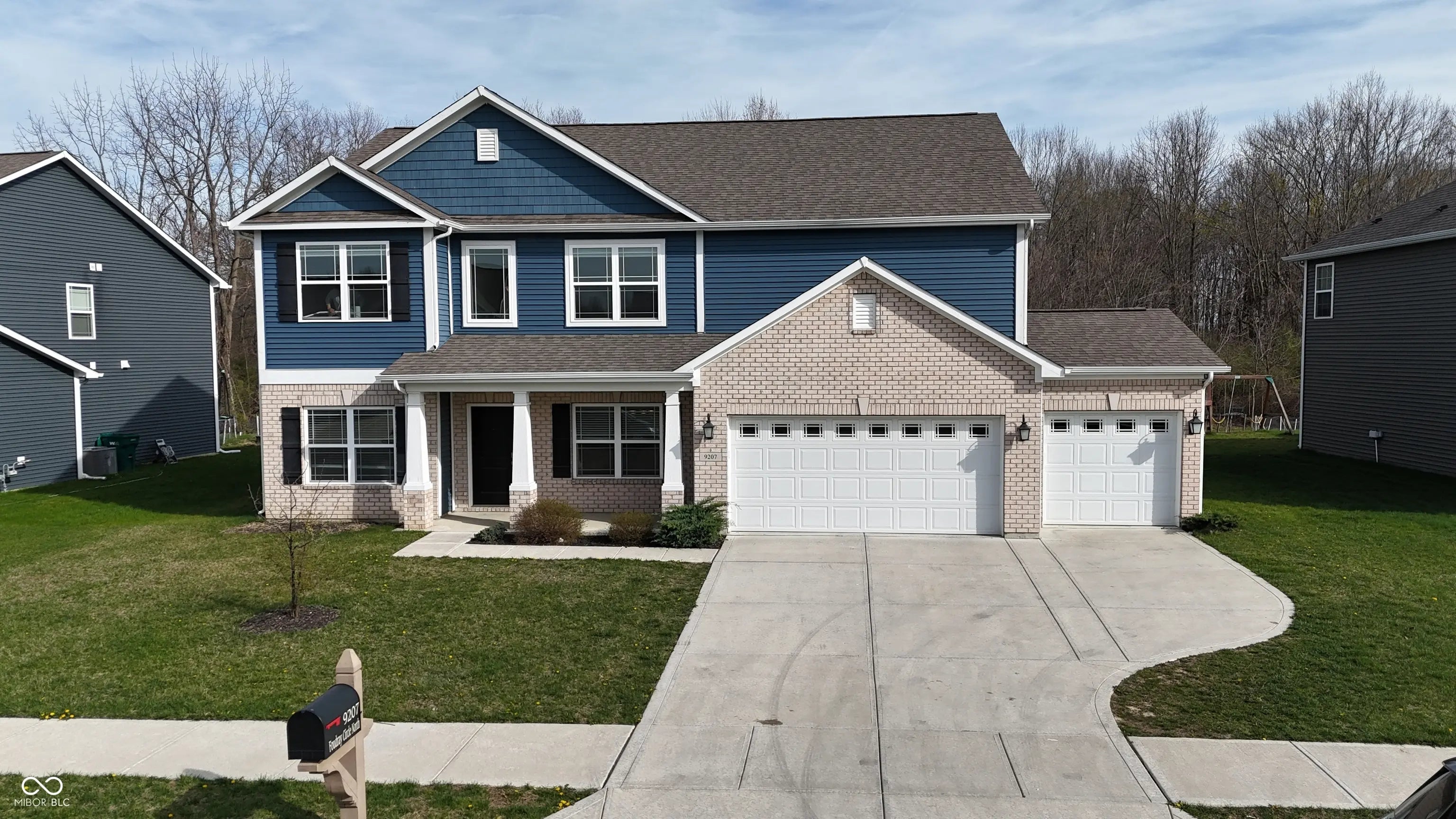 9207 Foudray Circle N, Avon
