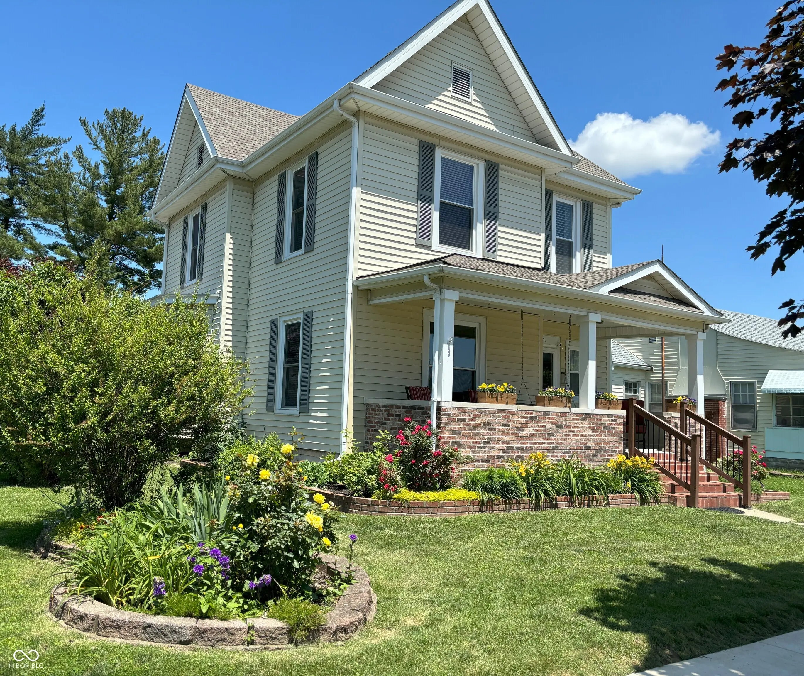 Photo of 921 W Brook Street Mitchell, IN 47446