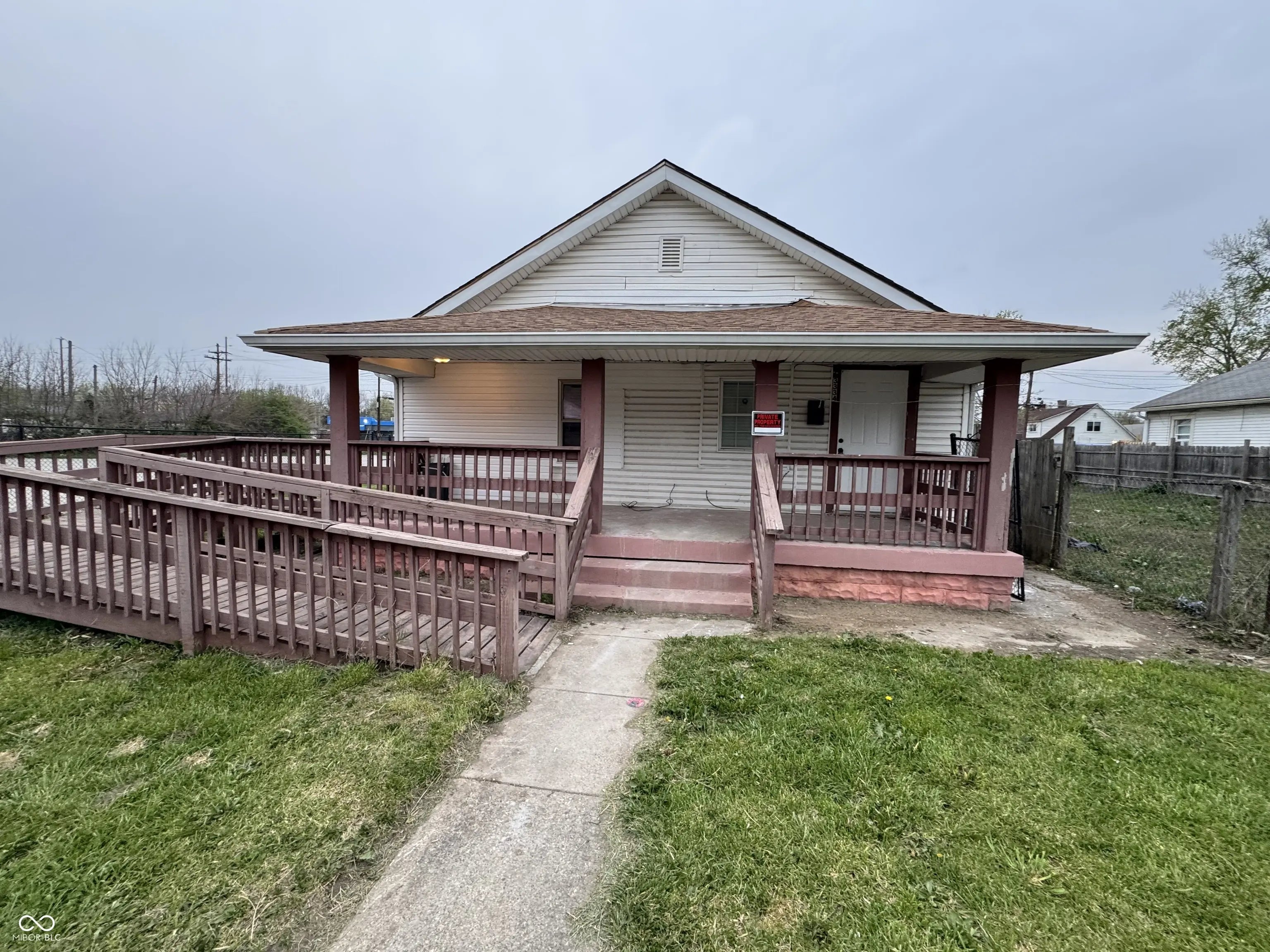 3334 W 9th Street, Indianapolis