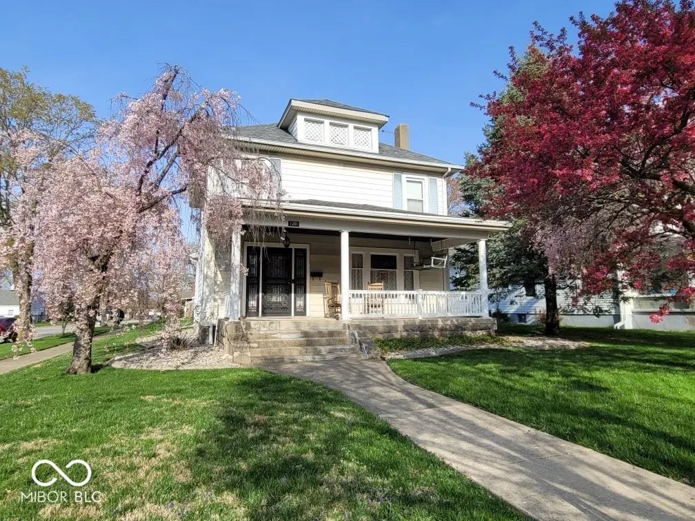 1201 N Main Street, Rushville
