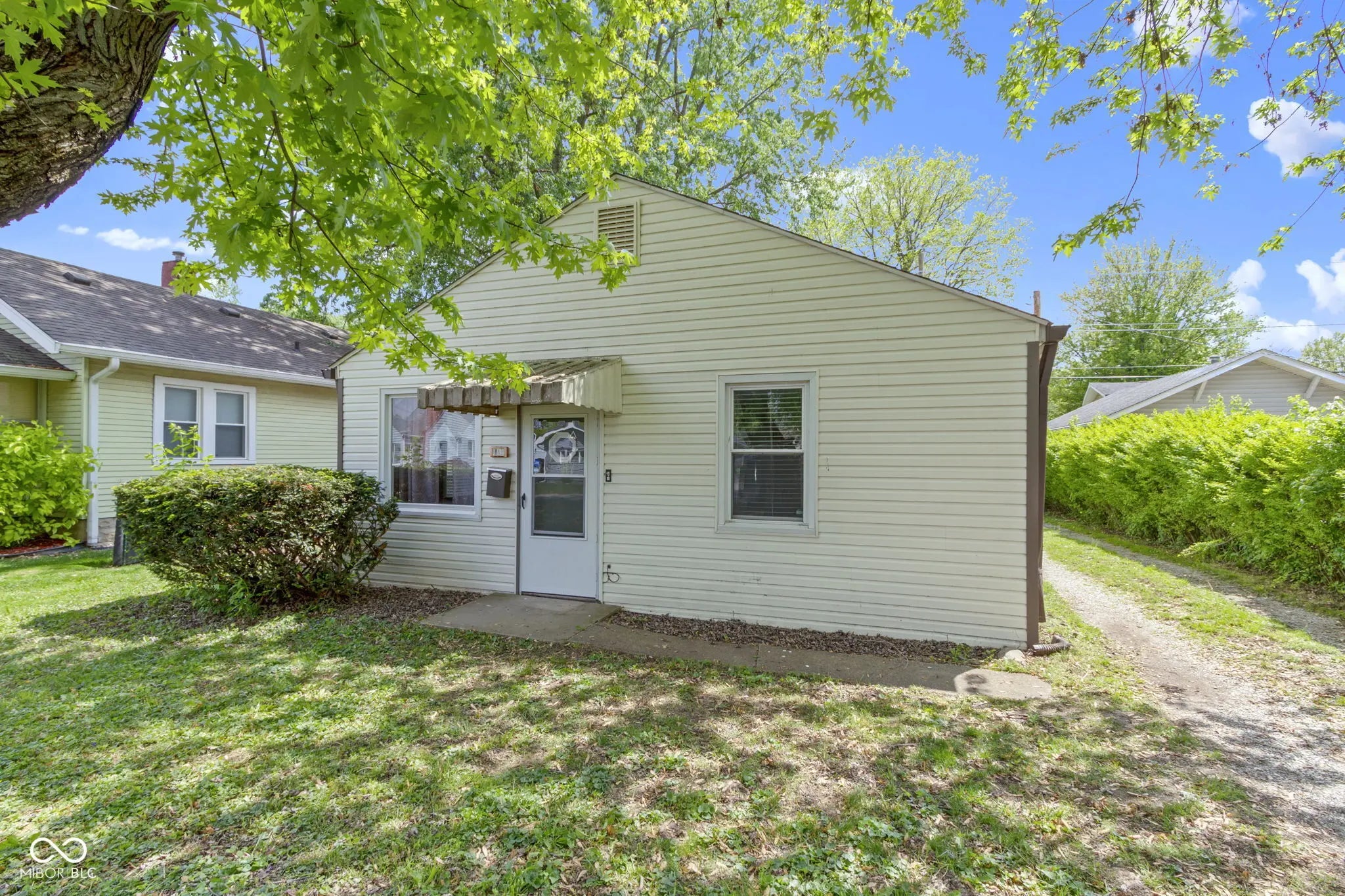 Photo of 819 E Mills Avenue Indianapolis, IN 46227