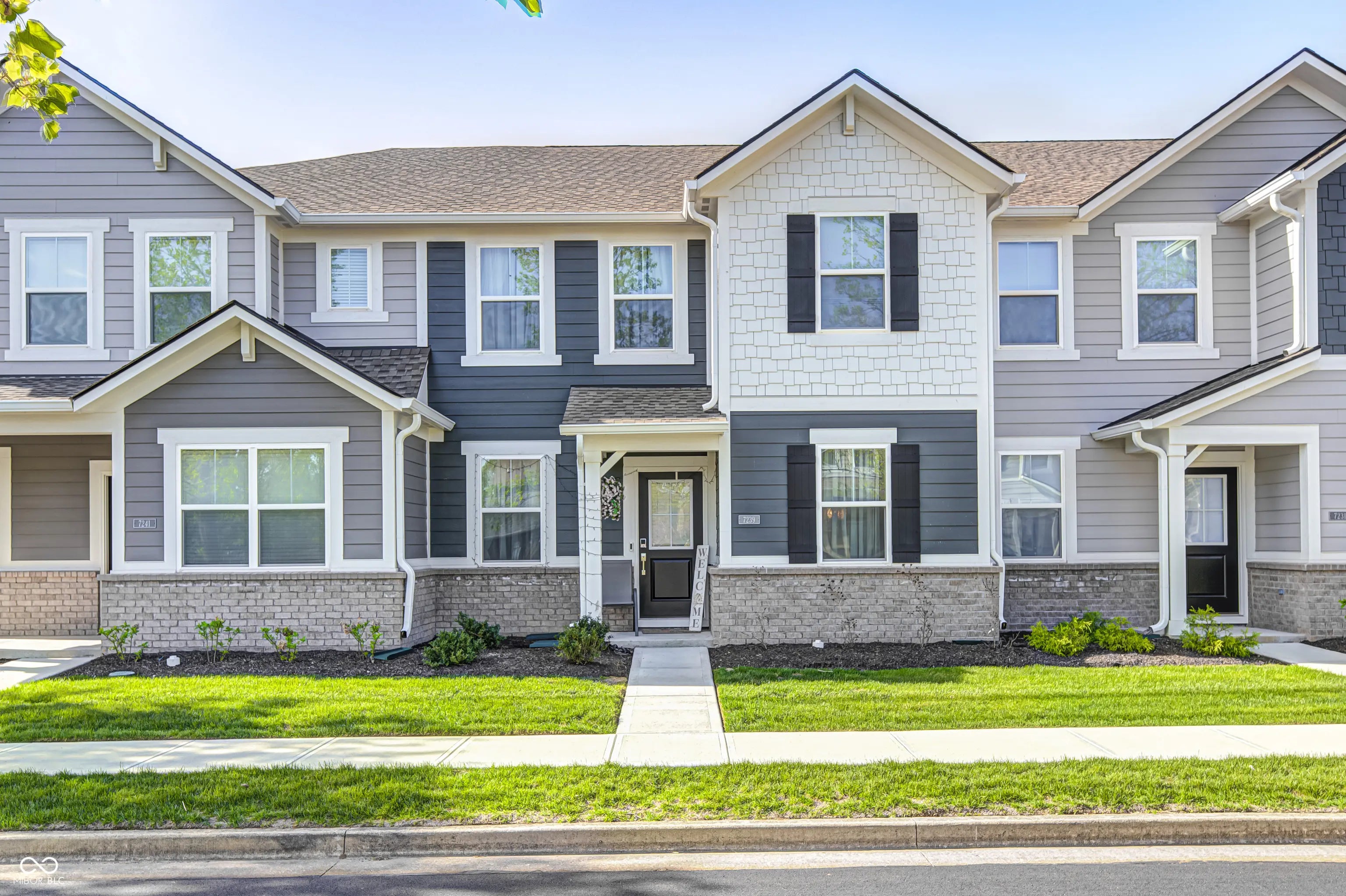 7239 Governors Row, Avon
