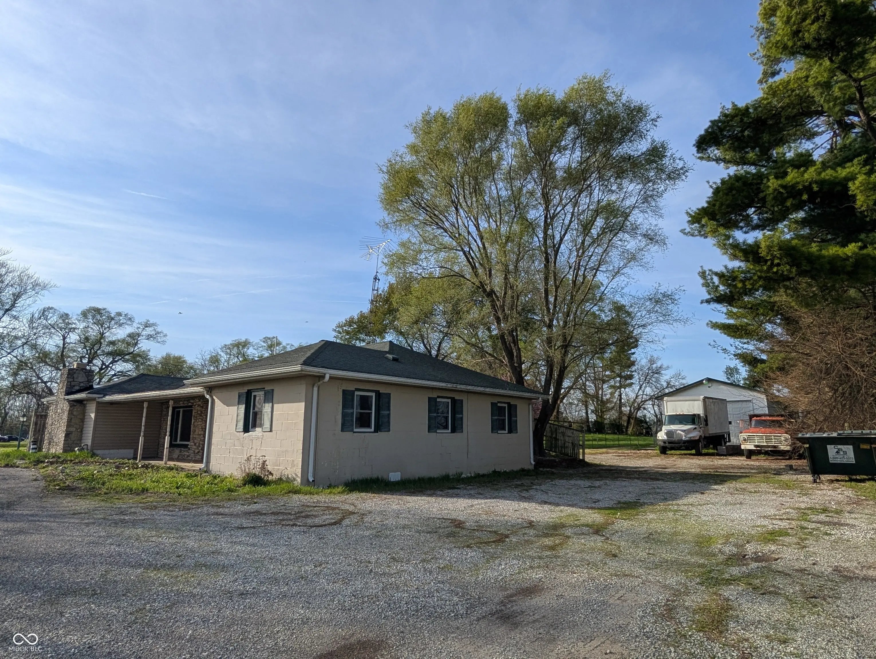 1406 W Us Hwy 52, Rushville