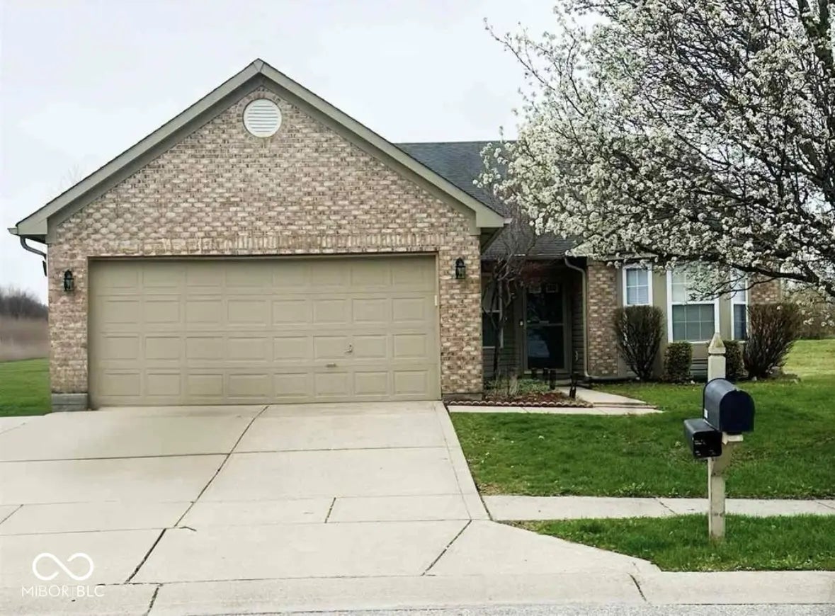 9671 Trail Drive, Avon